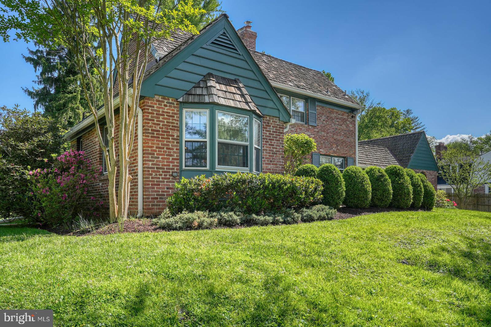 WILLIAMSBURG VILLAGE - Residential
