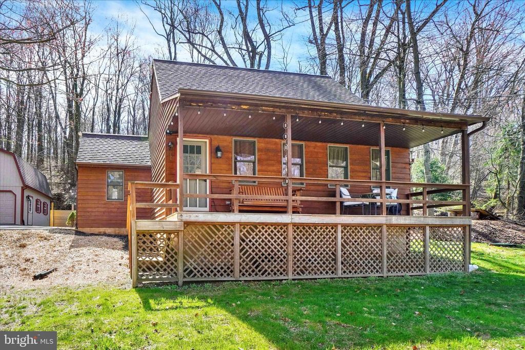 Photo of 82 Fox Creek Road, WRIGHTSVILLE, PA 17368 (MLS # PAYK2099956)