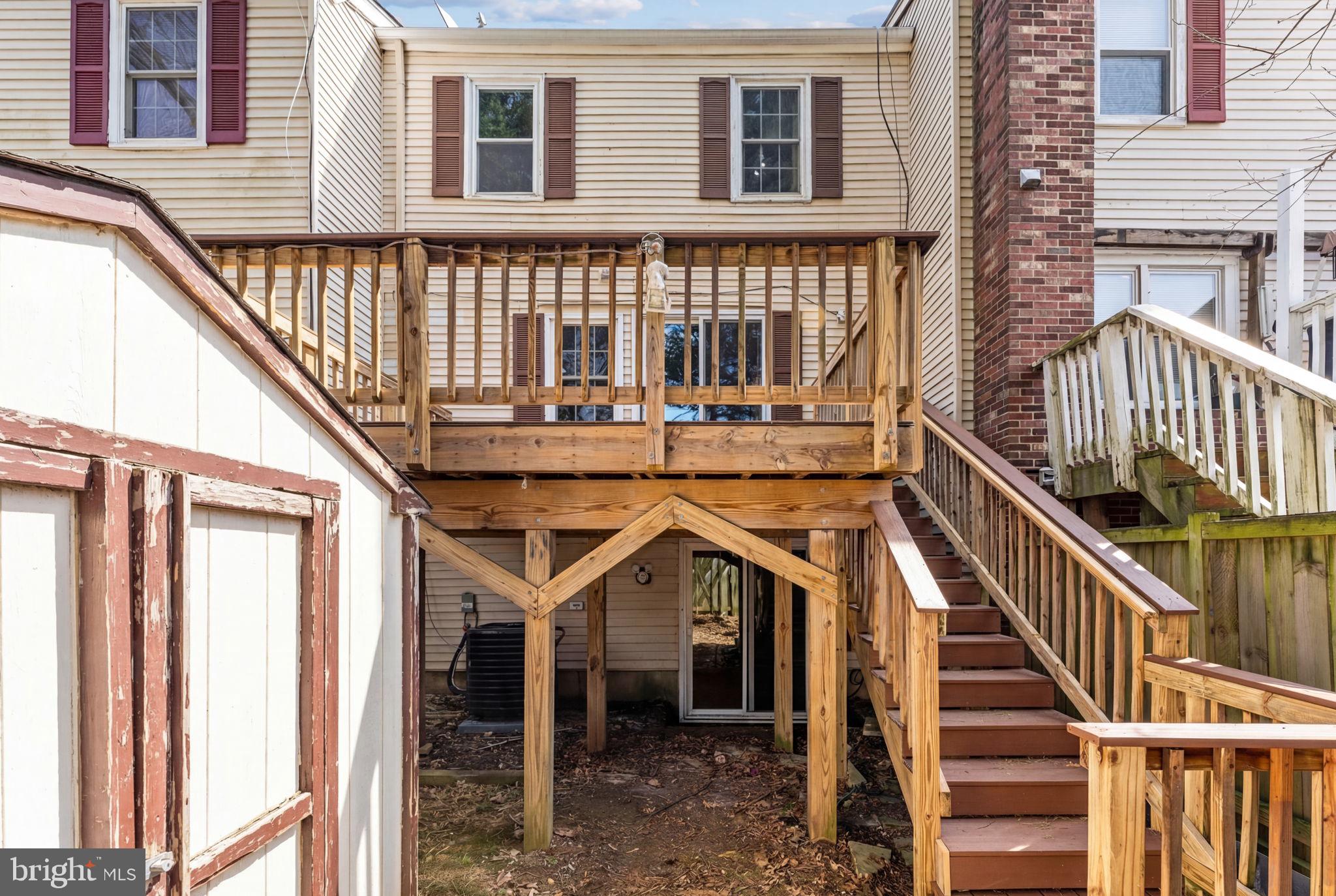 TOWNS ON THE GREENS - Residential