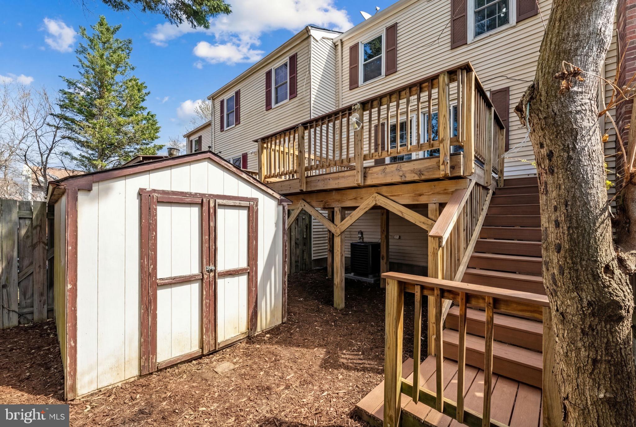 TOWNS ON THE GREENS - Residential