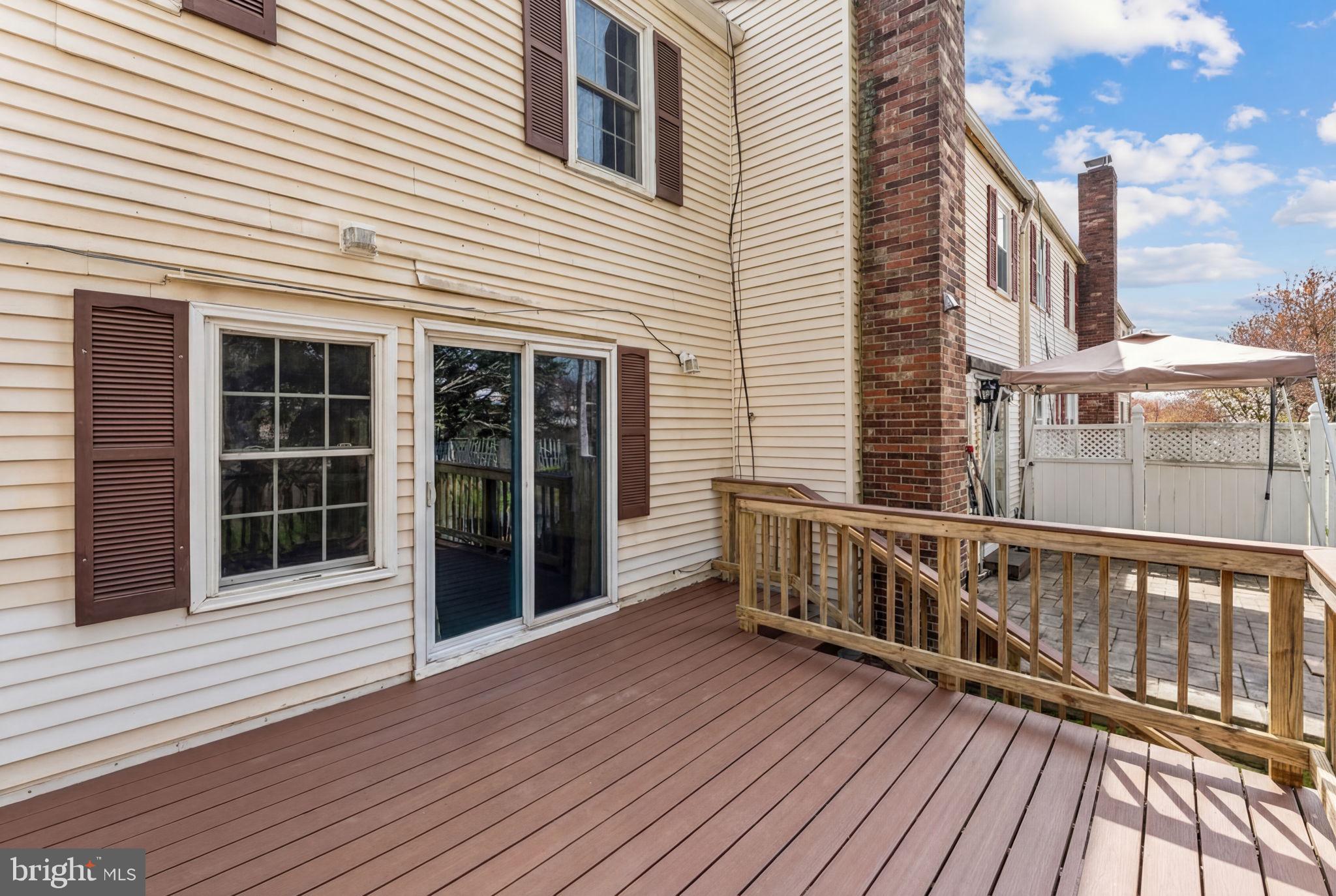 TOWNS ON THE GREENS - Residential