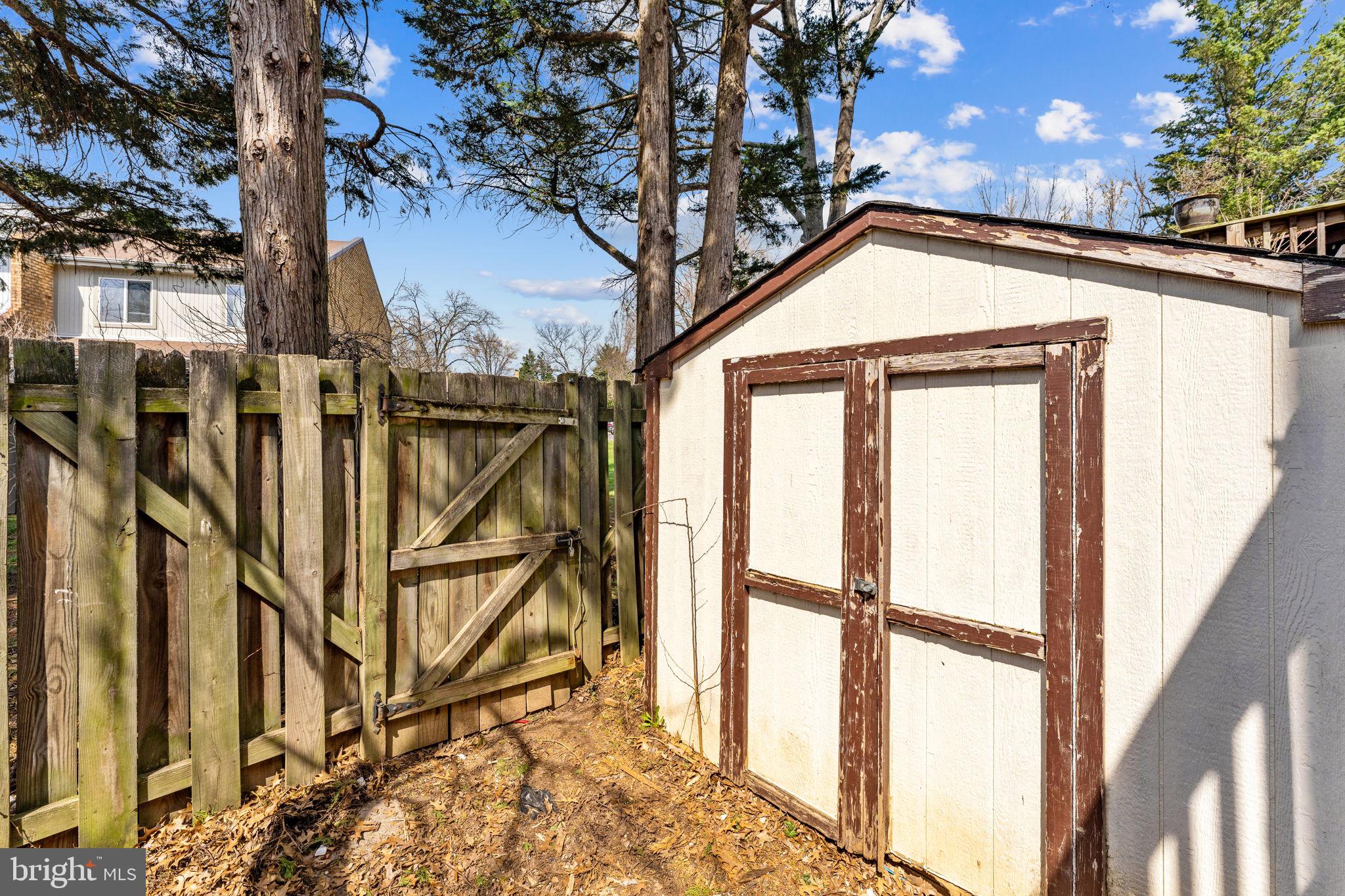 TOWNS ON THE GREENS - Residential