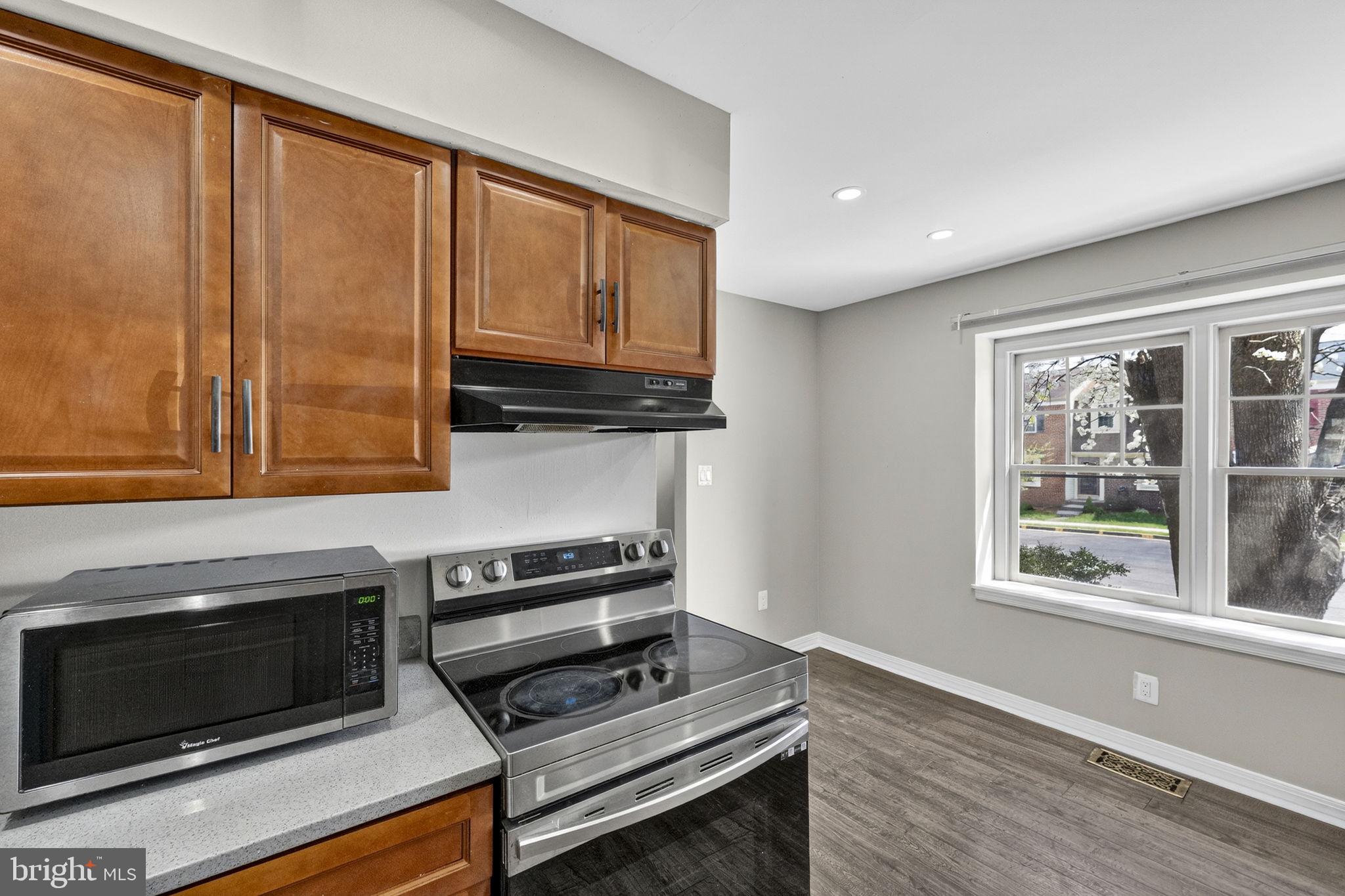 TOWNS ON THE GREENS - Residential