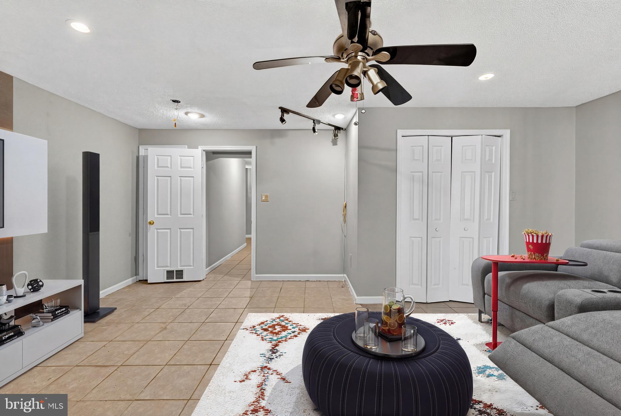 TOWNS ON THE GREENS - Residential