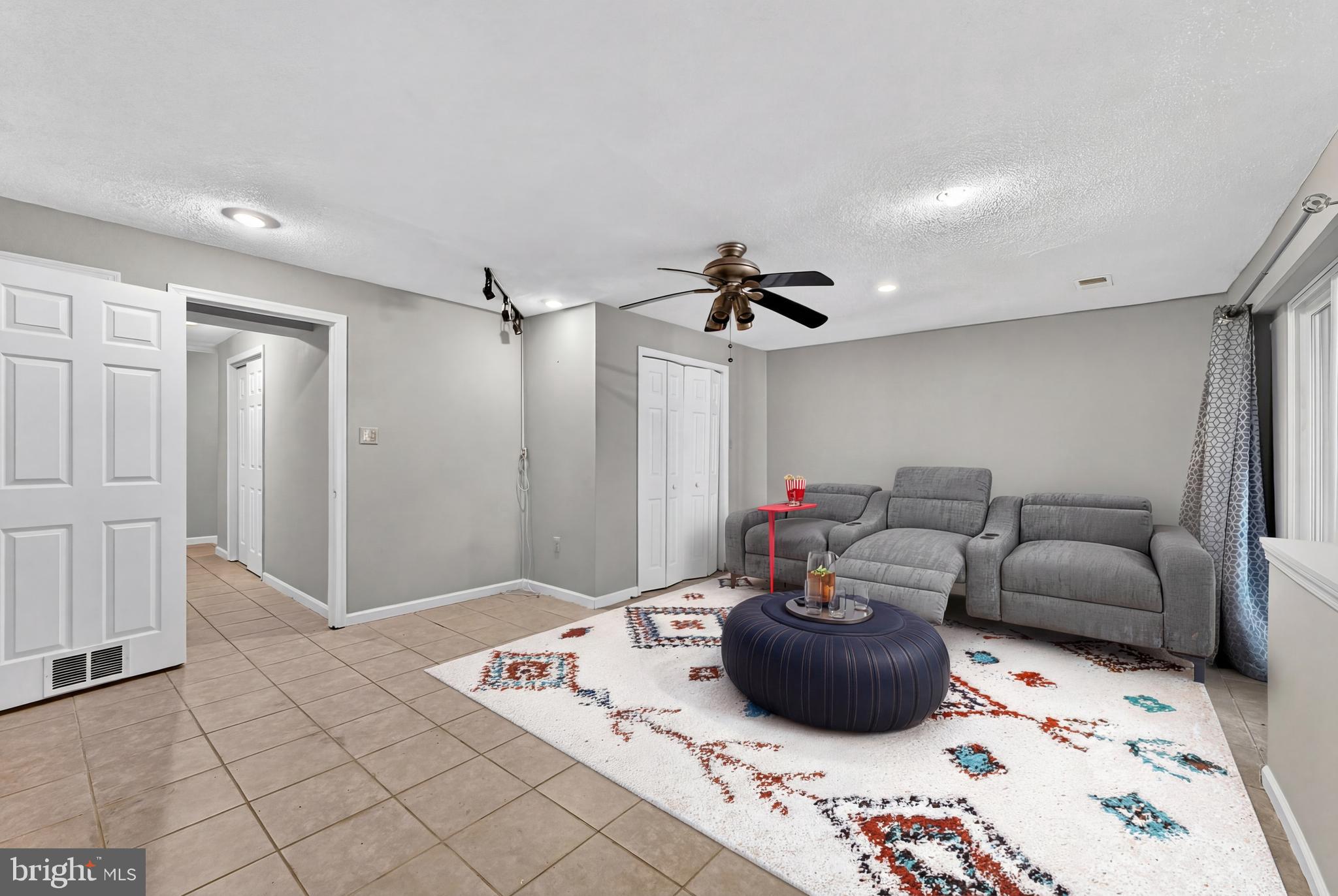 TOWNS ON THE GREENS - Residential