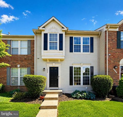 Photo of 14334 Stonewater Court, CENTREVILLE, VA 20121 (MLS # VAFX2300672)