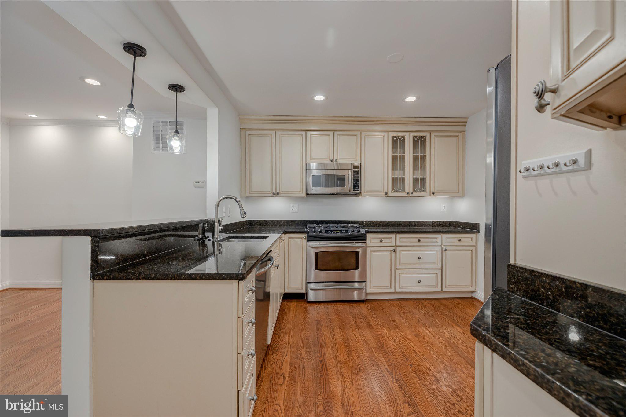 DEEPWOOD - Residential Lease