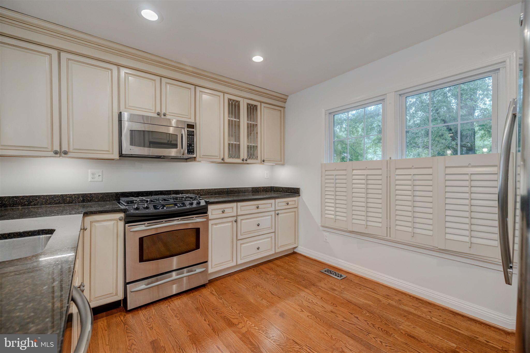 DEEPWOOD - Residential Lease