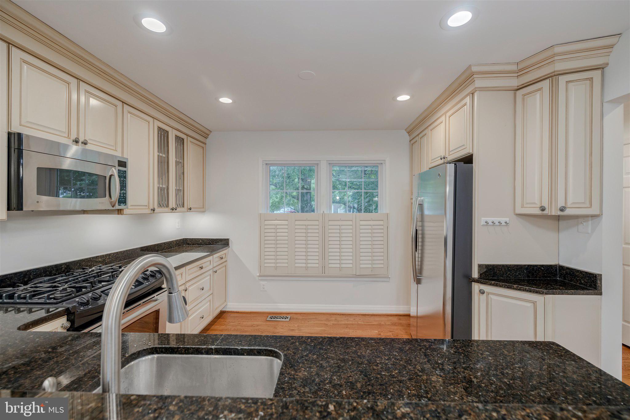 DEEPWOOD - Residential Lease