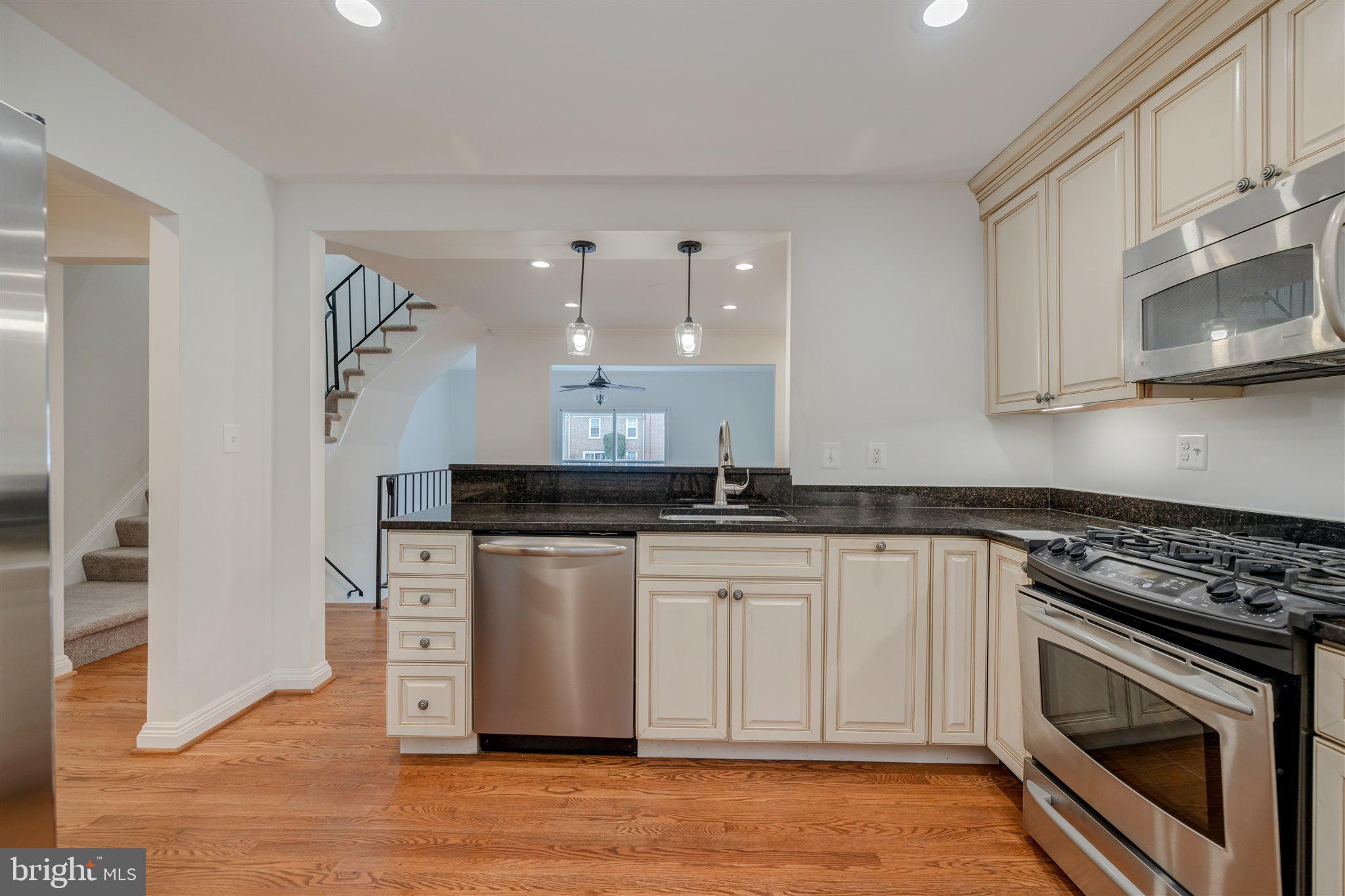 DEEPWOOD - Residential Lease