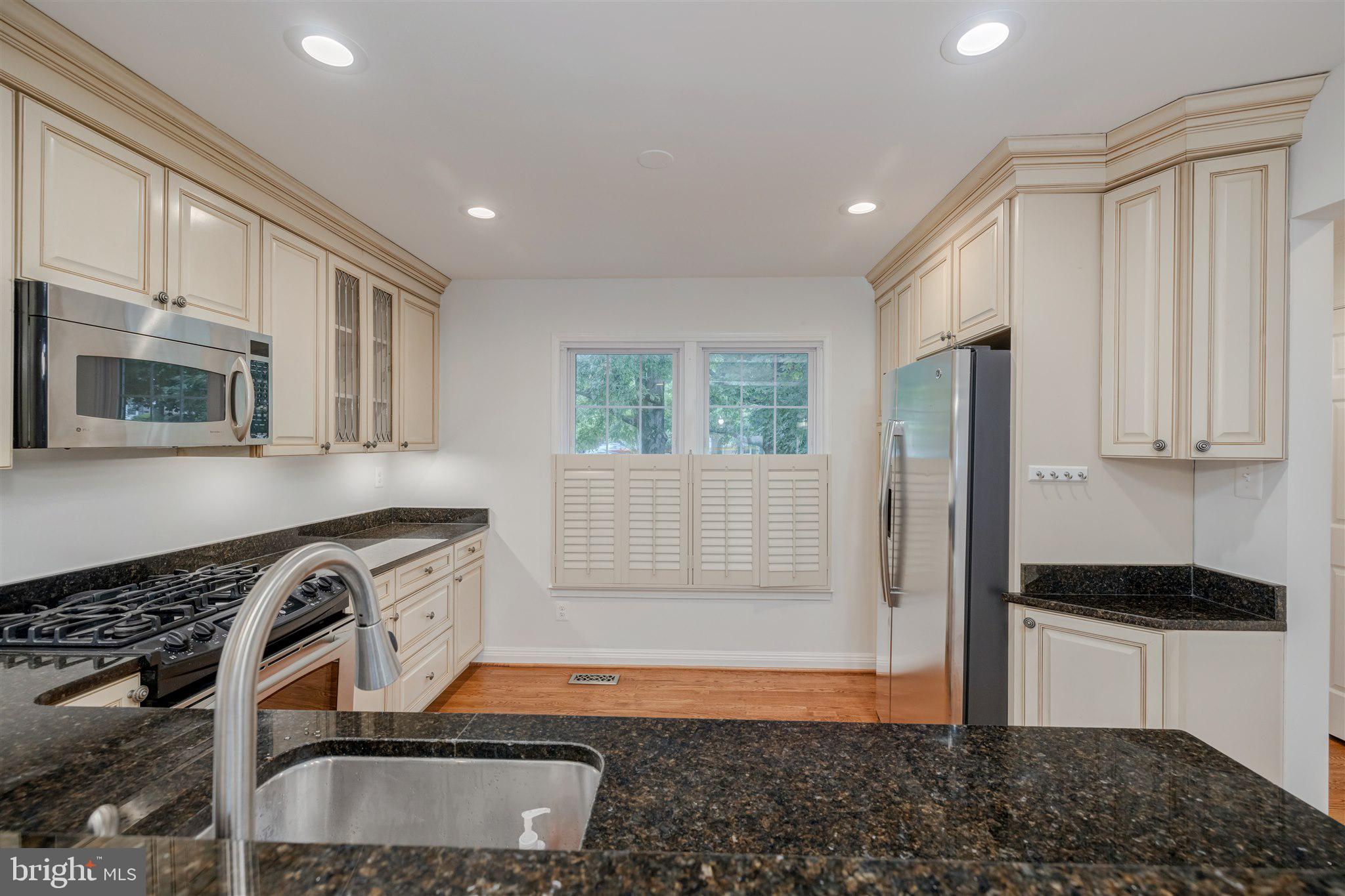 DEEPWOOD - Residential Lease