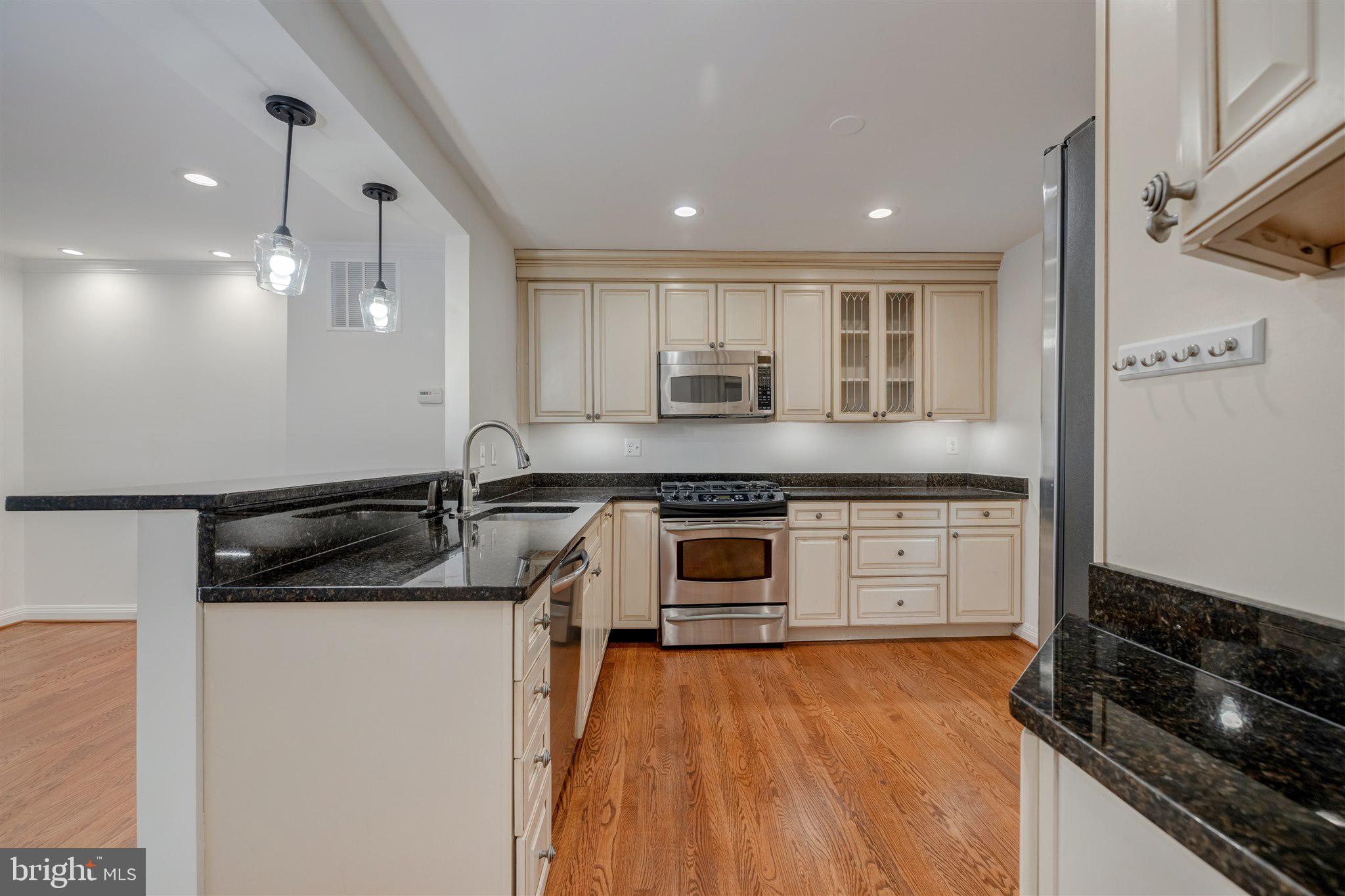 DEEPWOOD - Residential Lease