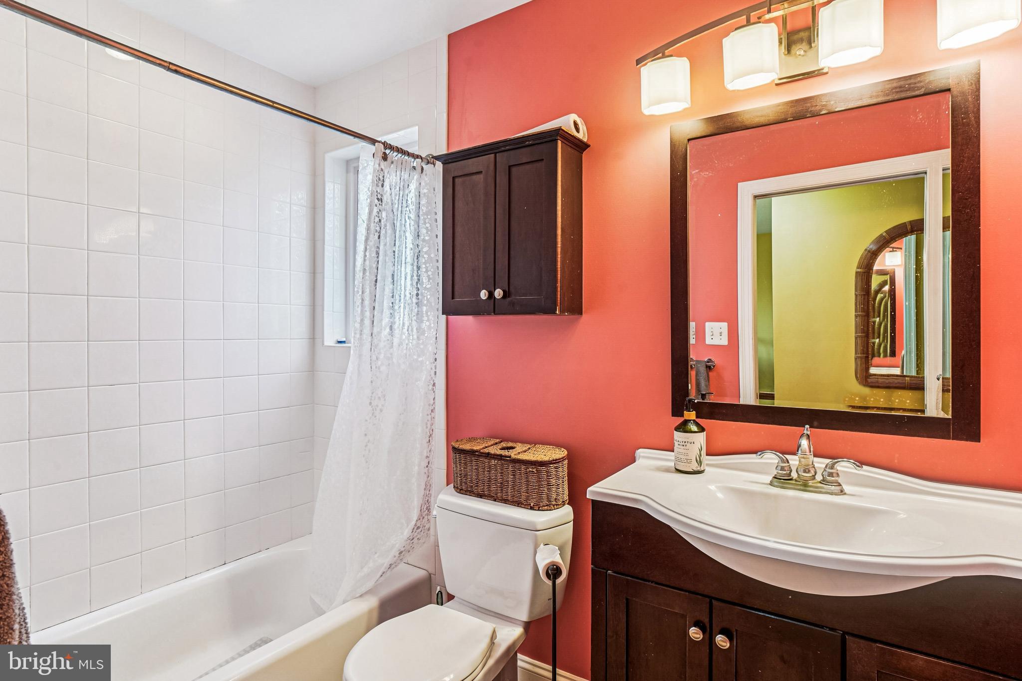 ASHTON - Residential