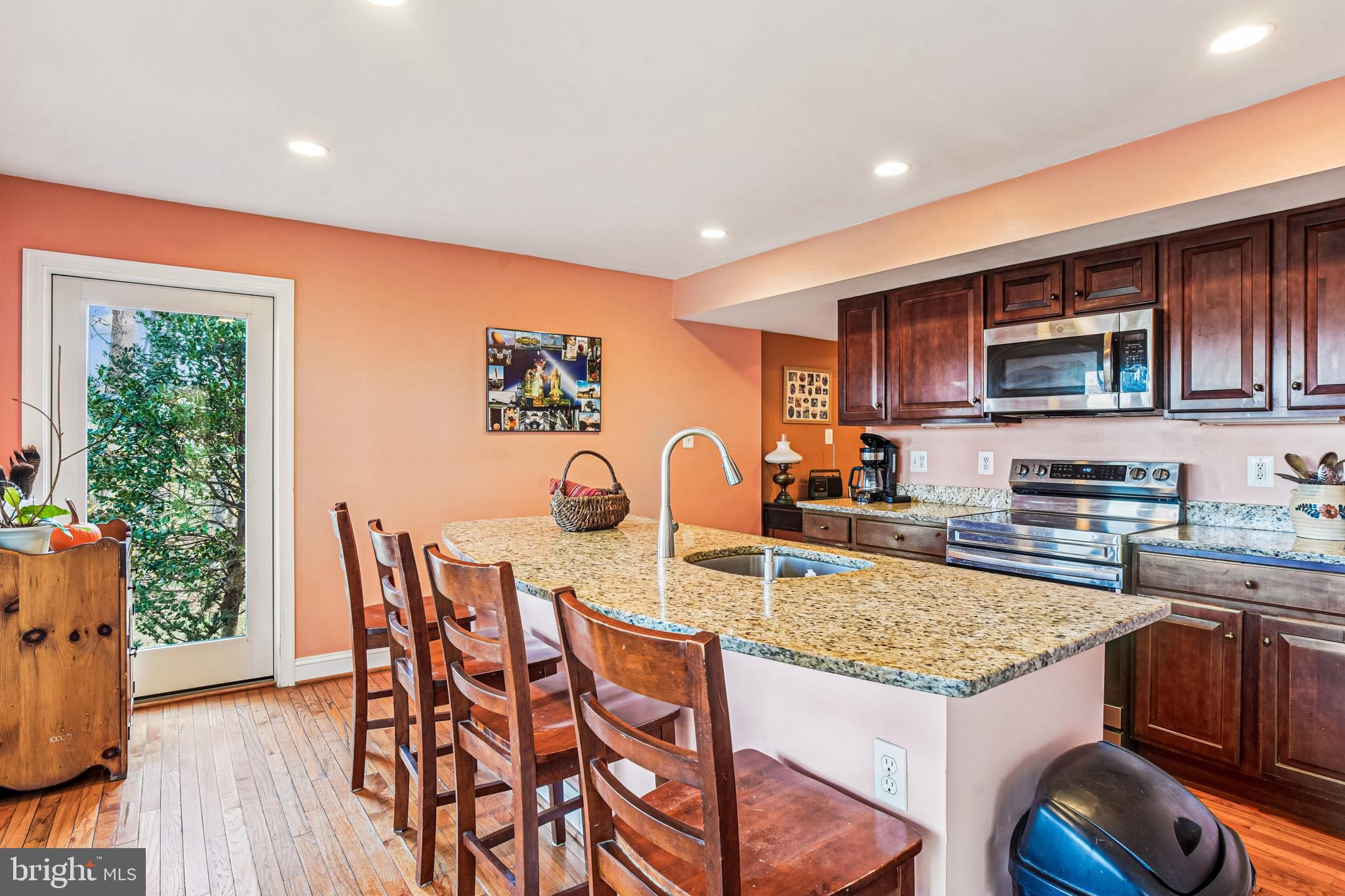 ASHTON - Residential