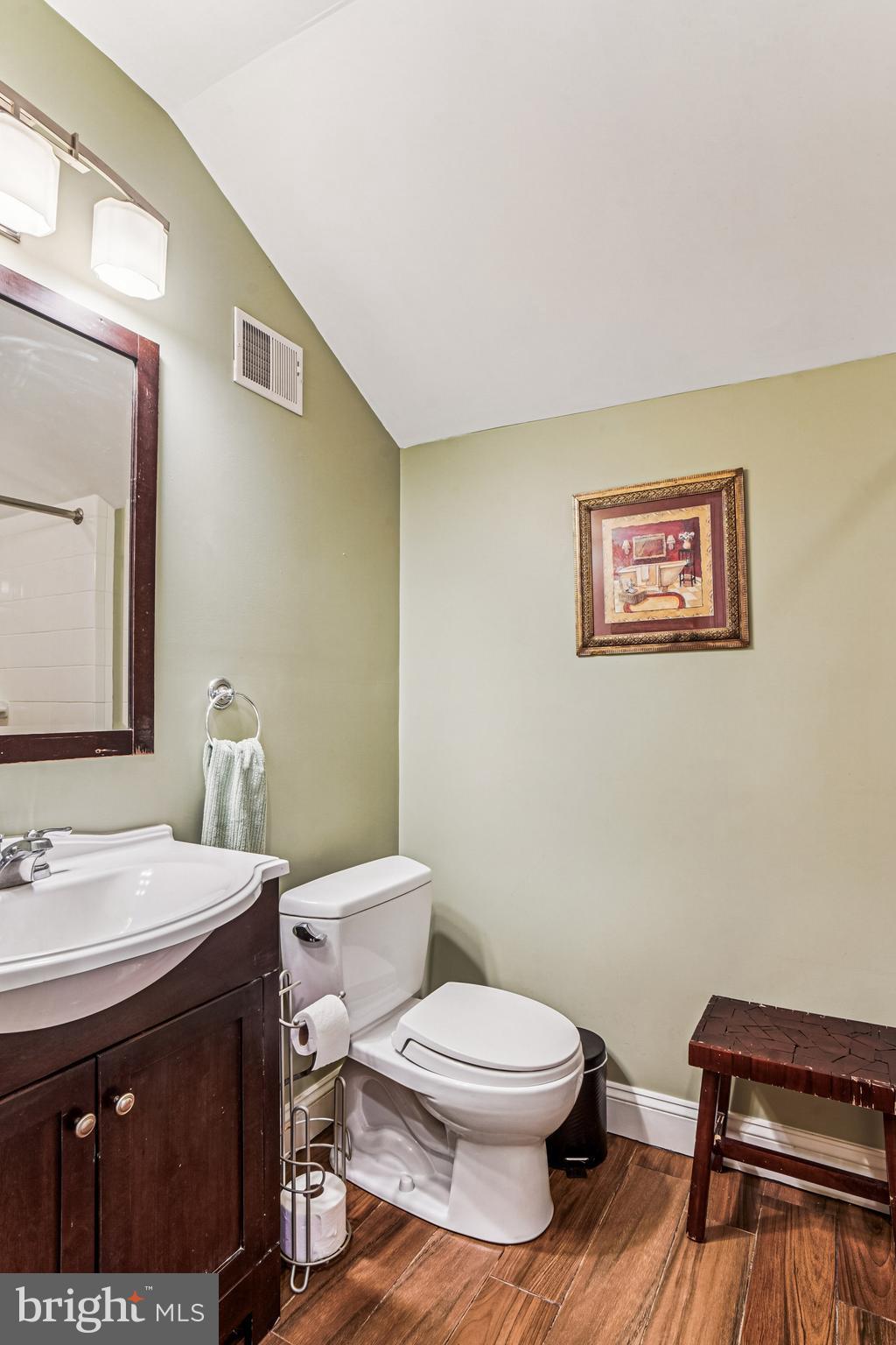 ASHTON - Residential