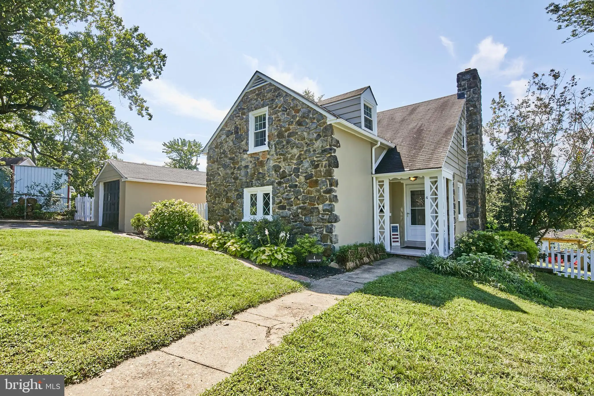 4 Crestwood Place, Wilmington, DE 19809