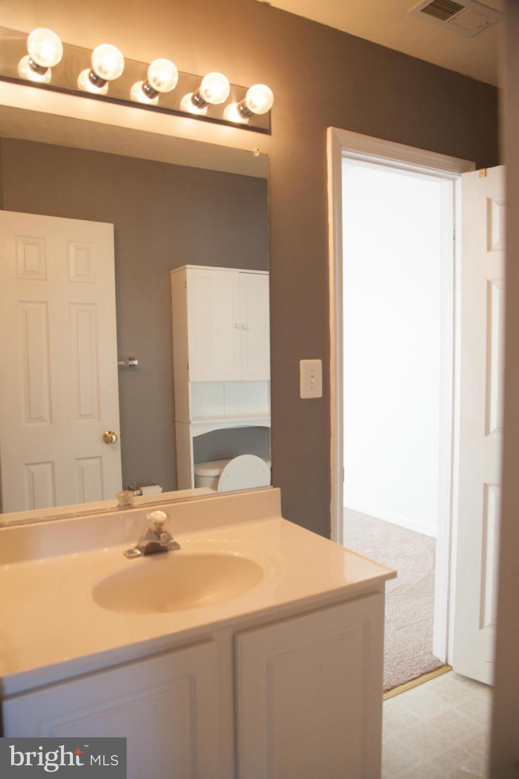 CHARLESTOWN COMMONS - Residential Lease