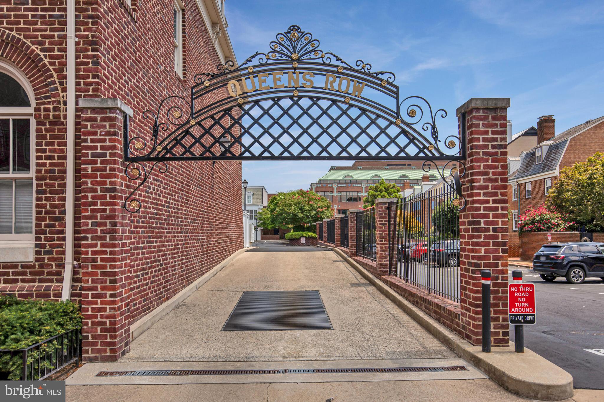 QUEENS ROW - Residential