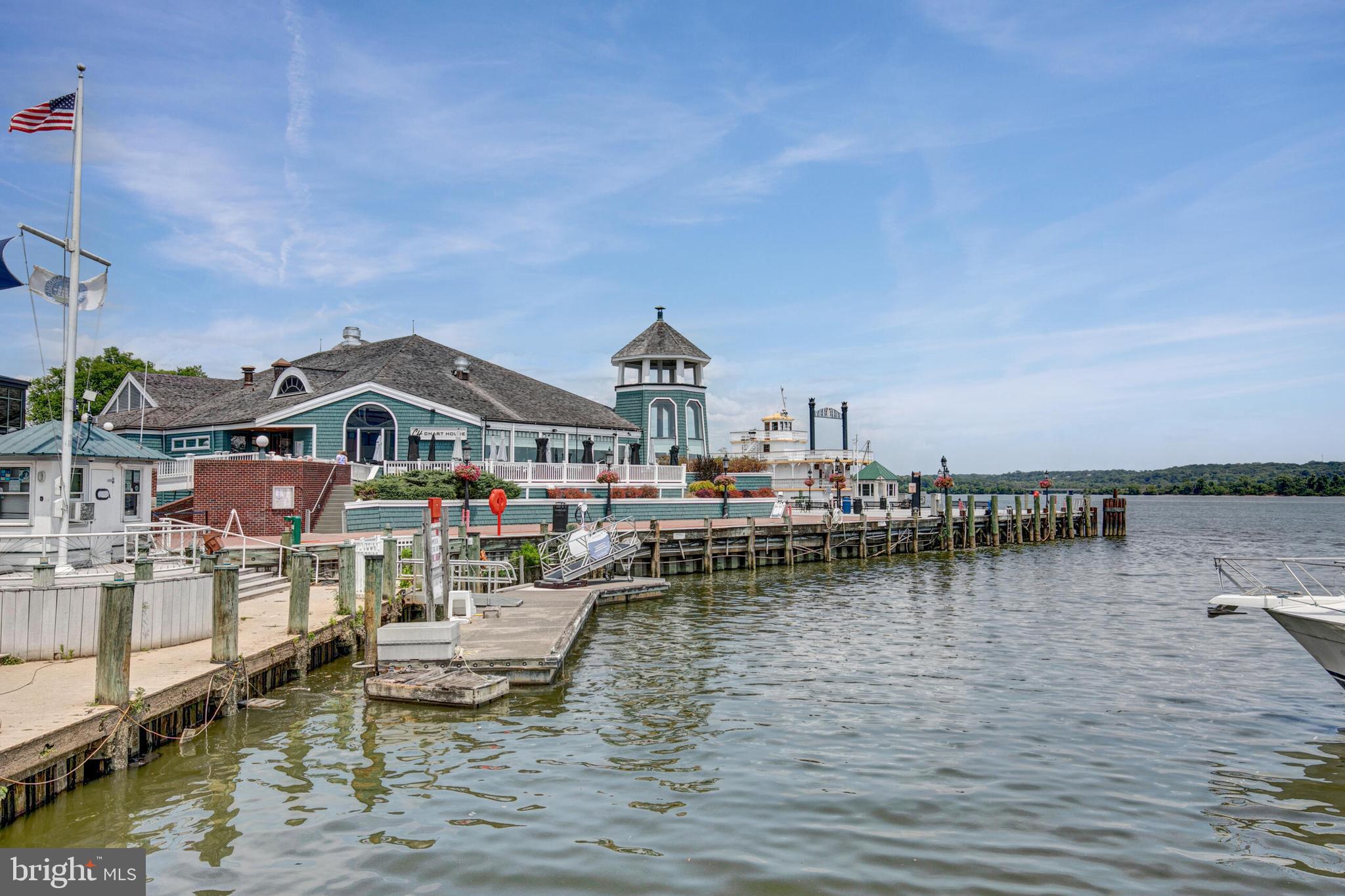 QUEENS ROW - Residential