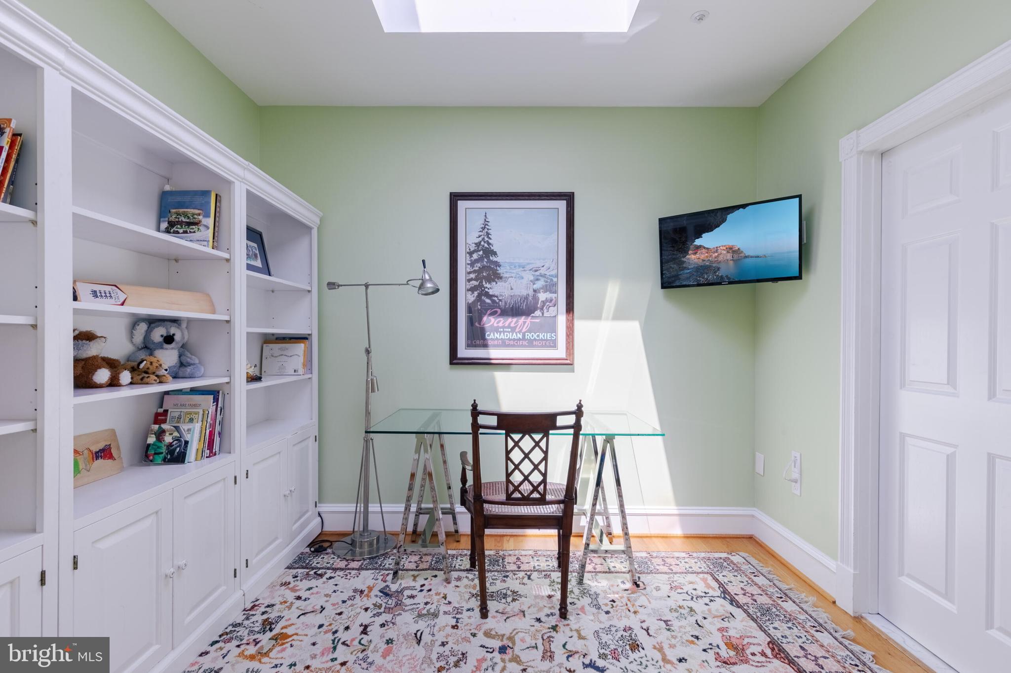 QUEENS ROW - Residential