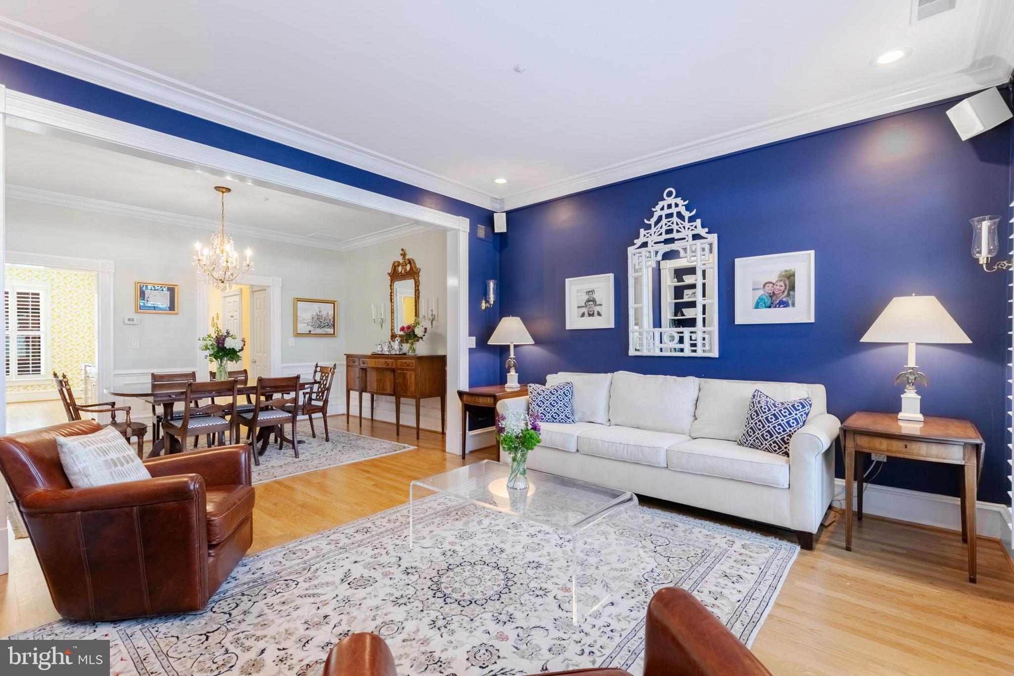 QUEENS ROW - Residential