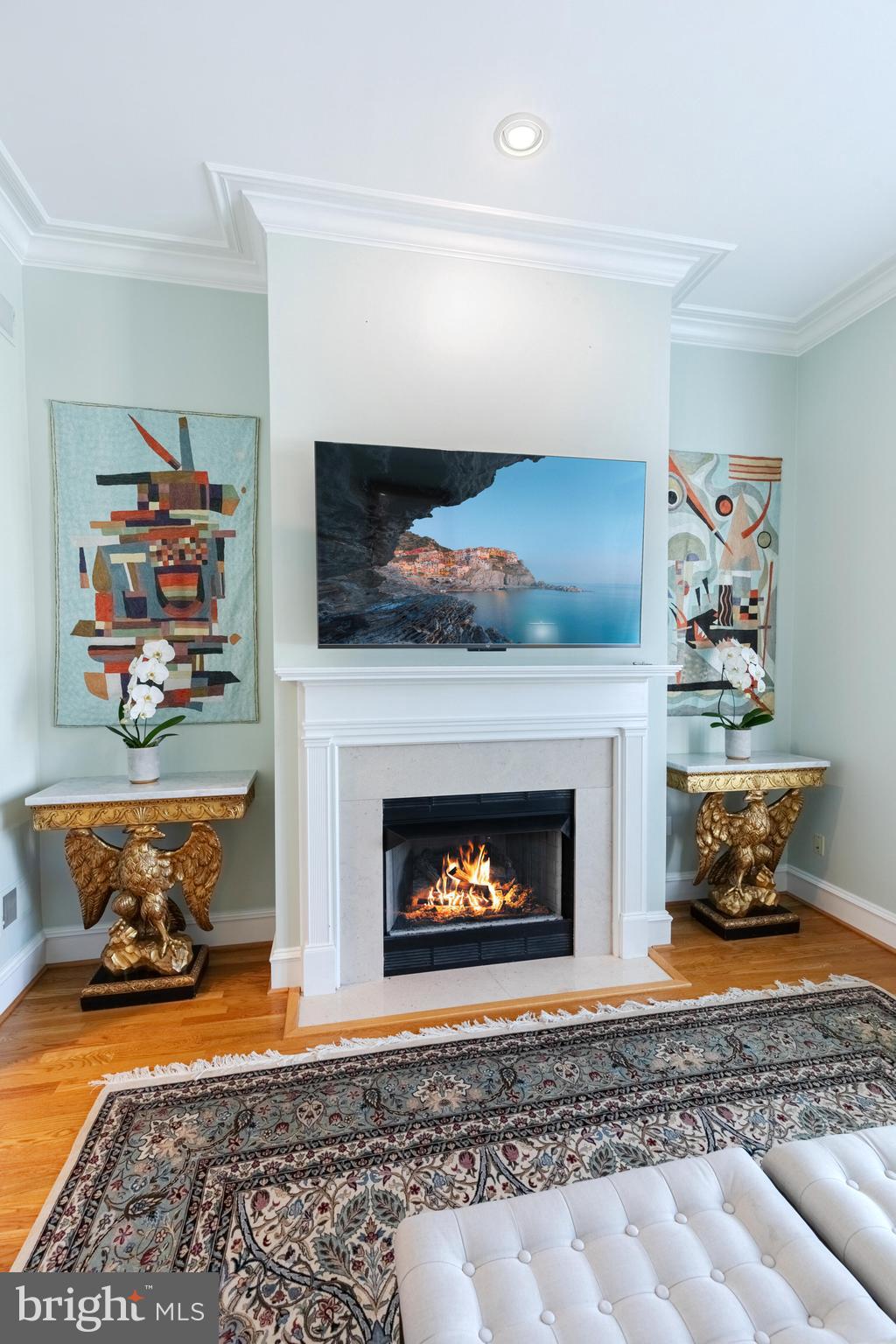 QUEENS ROW - Residential