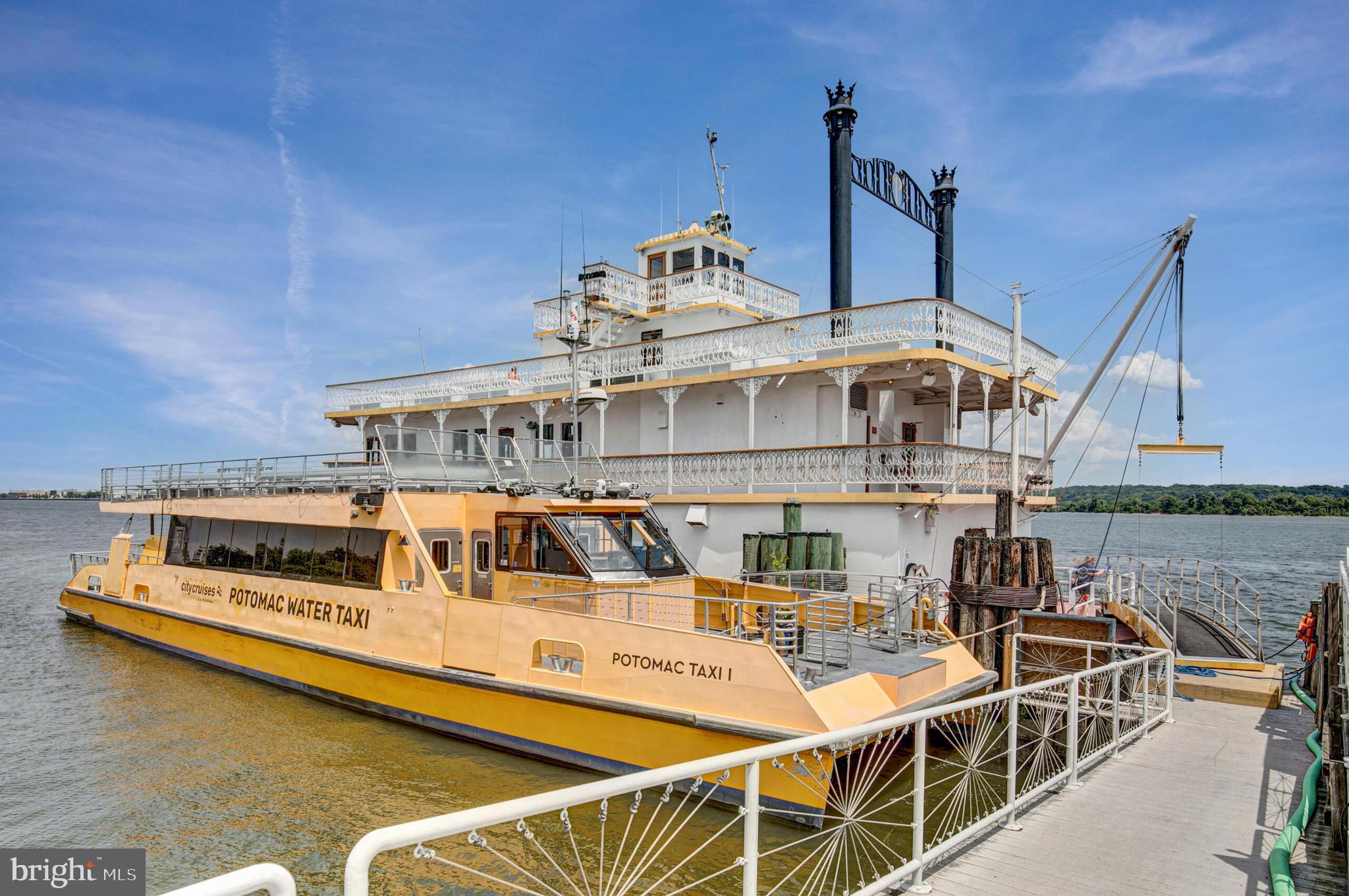 QUEENS ROW - Residential