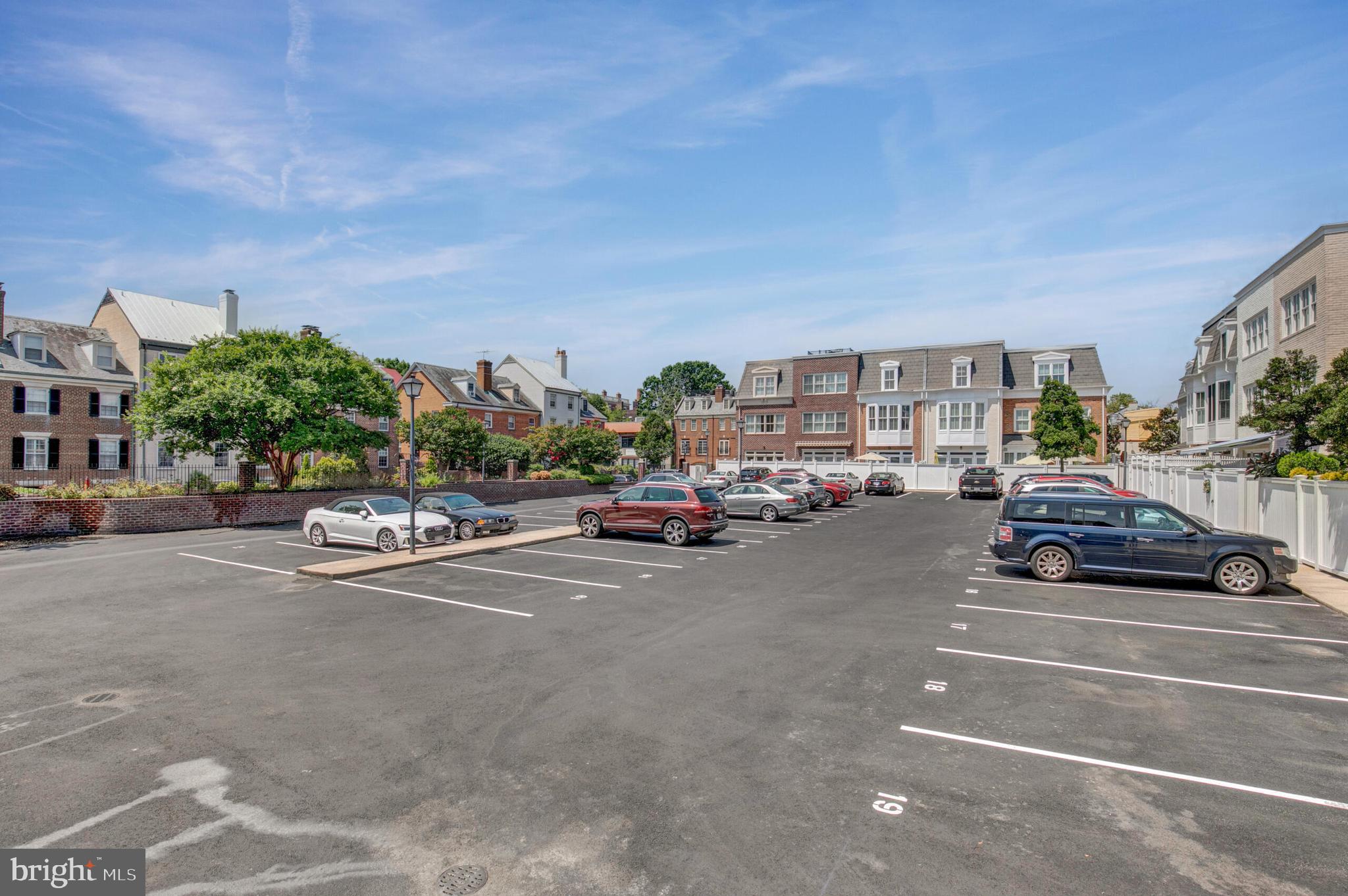 QUEENS ROW - Residential