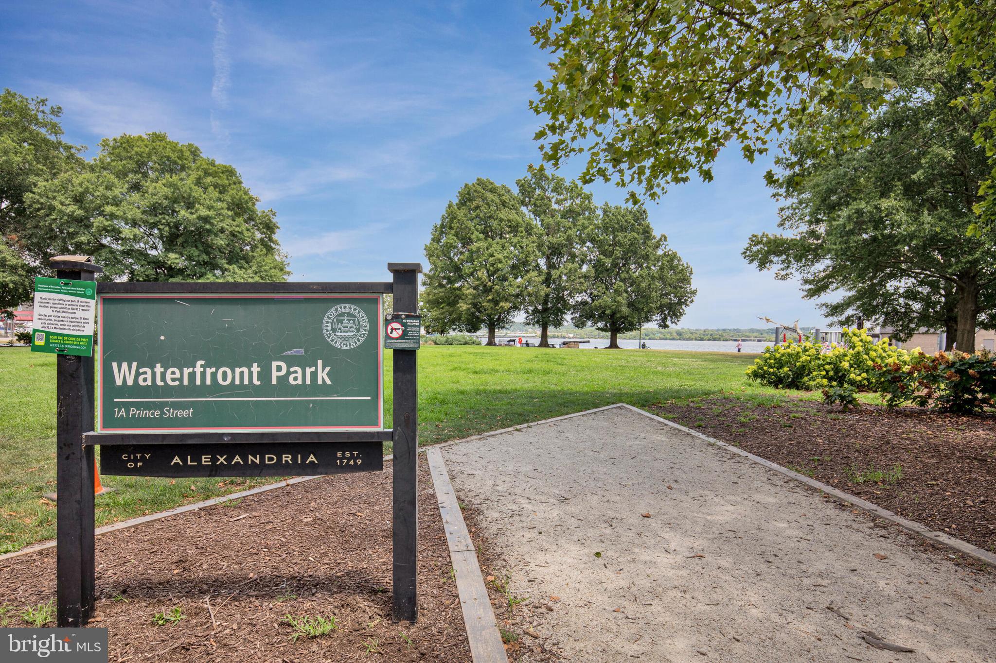 QUEENS ROW - Residential