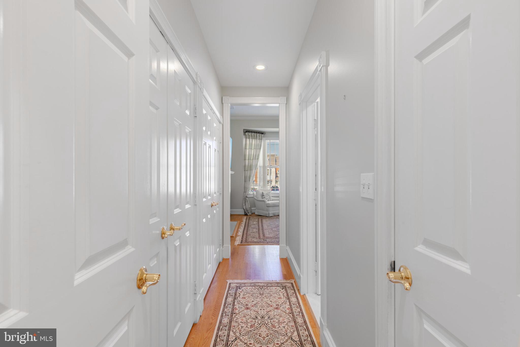 QUEENS ROW - Residential