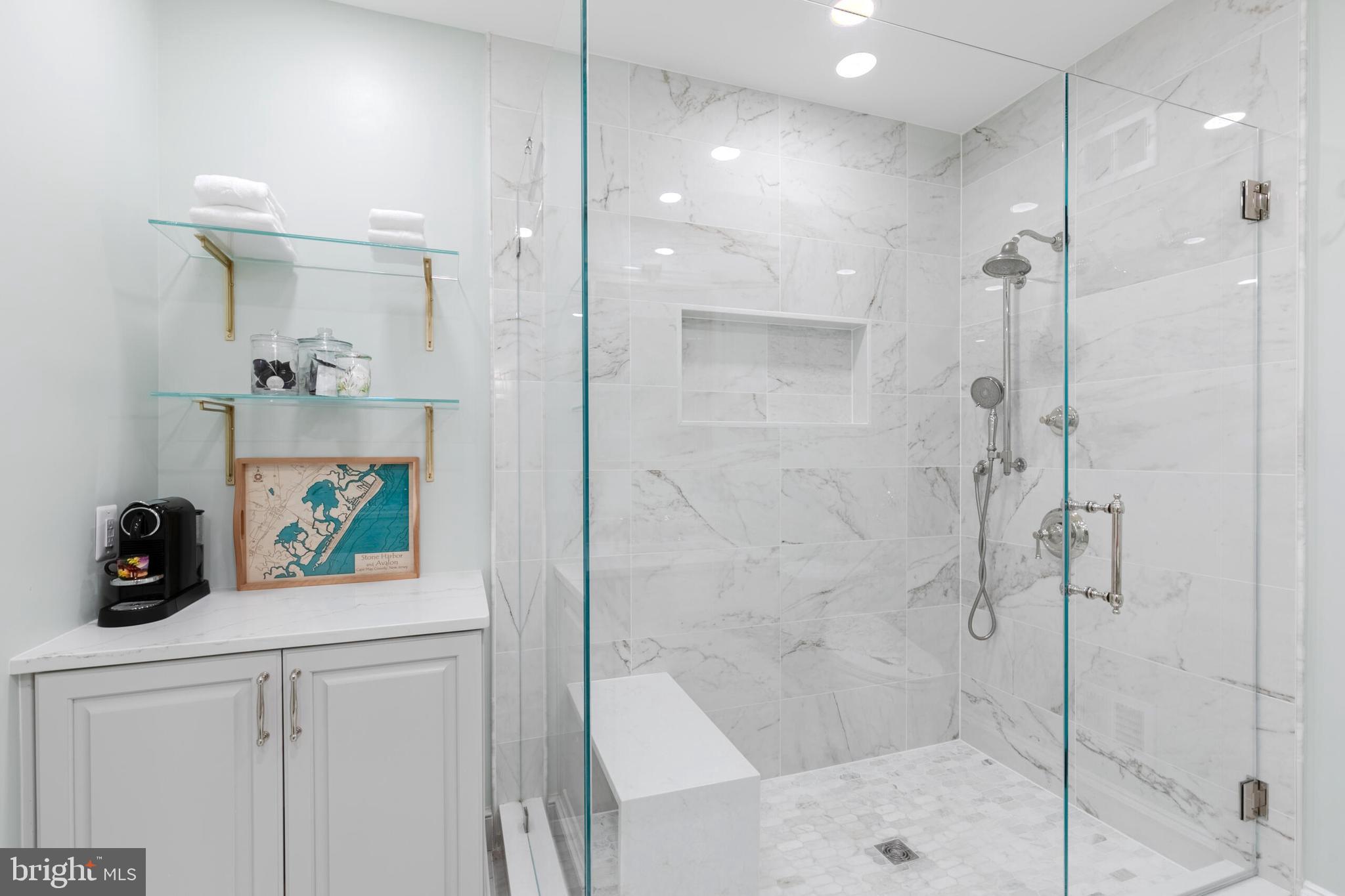 QUEENS ROW - Residential