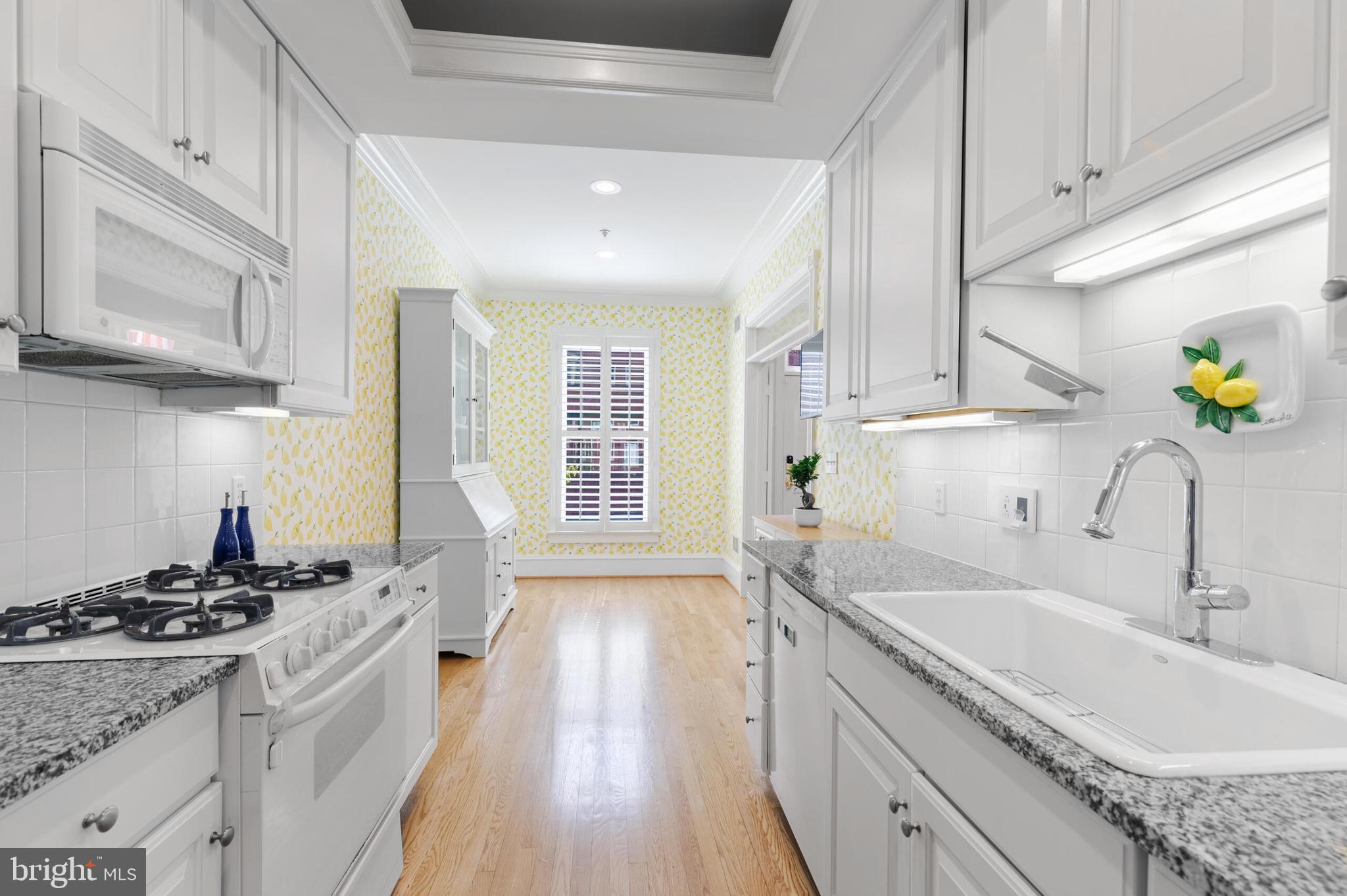 QUEENS ROW - Residential