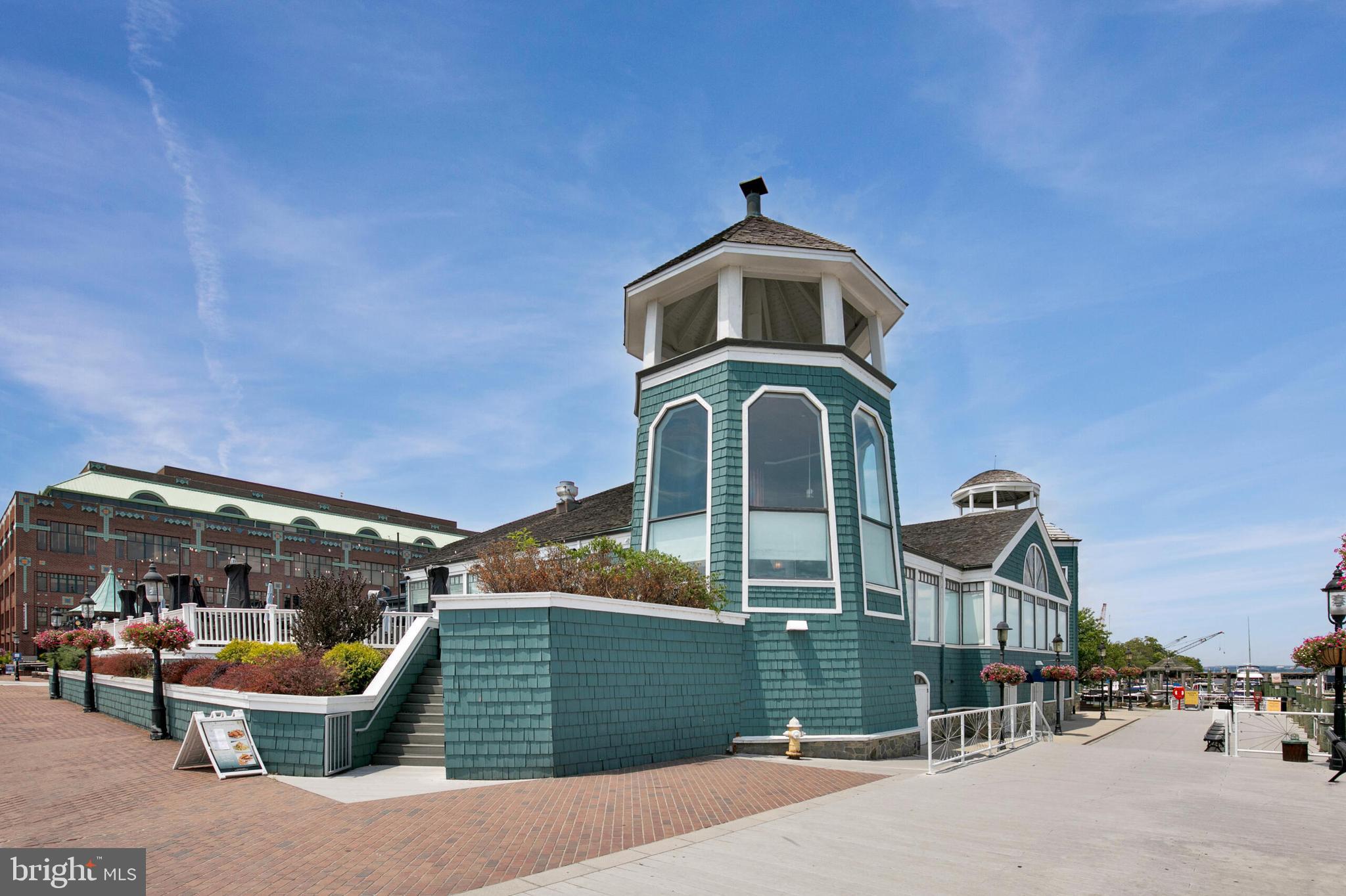 QUEENS ROW - Residential