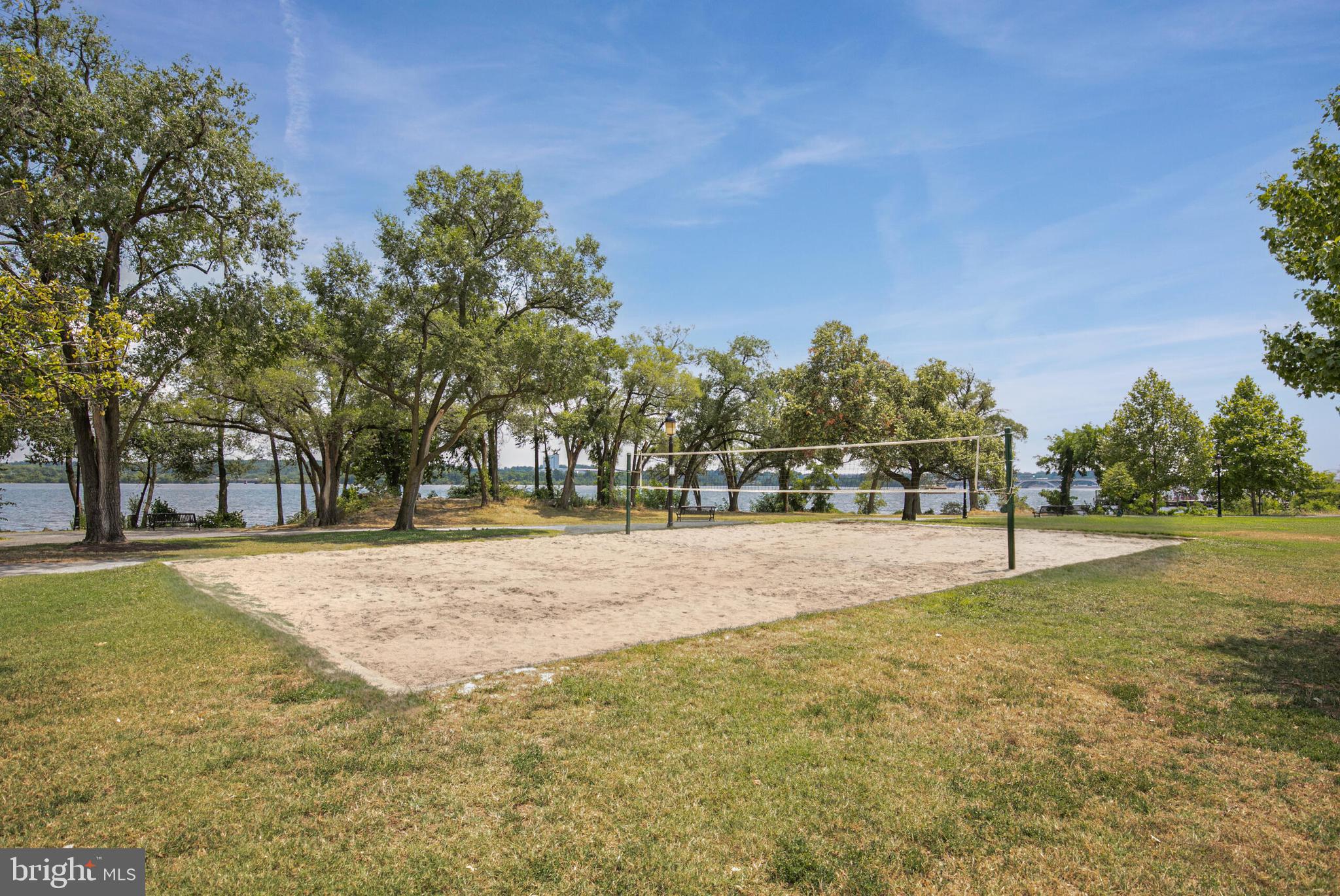 QUEENS ROW - Residential