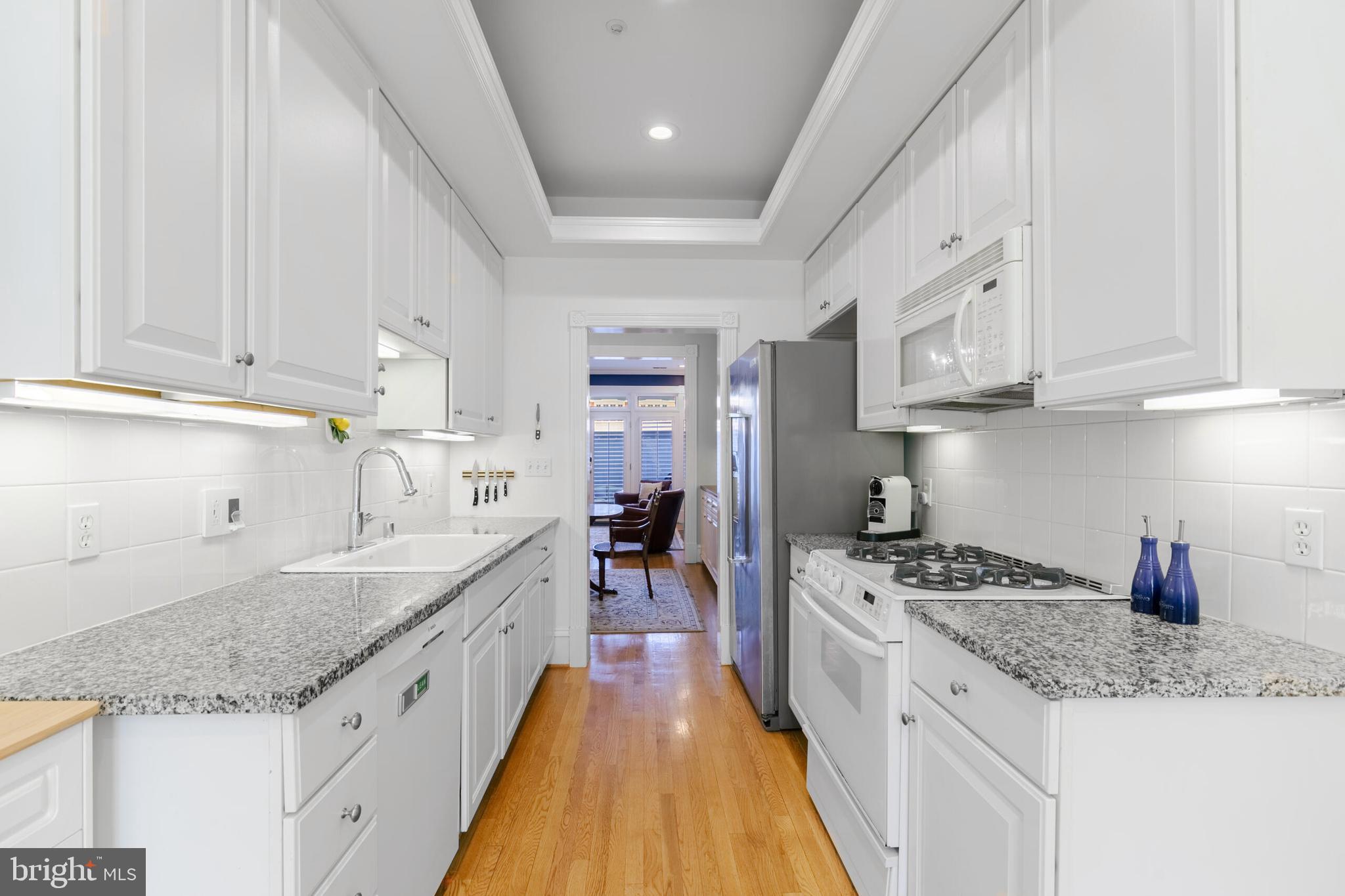 QUEENS ROW - Residential