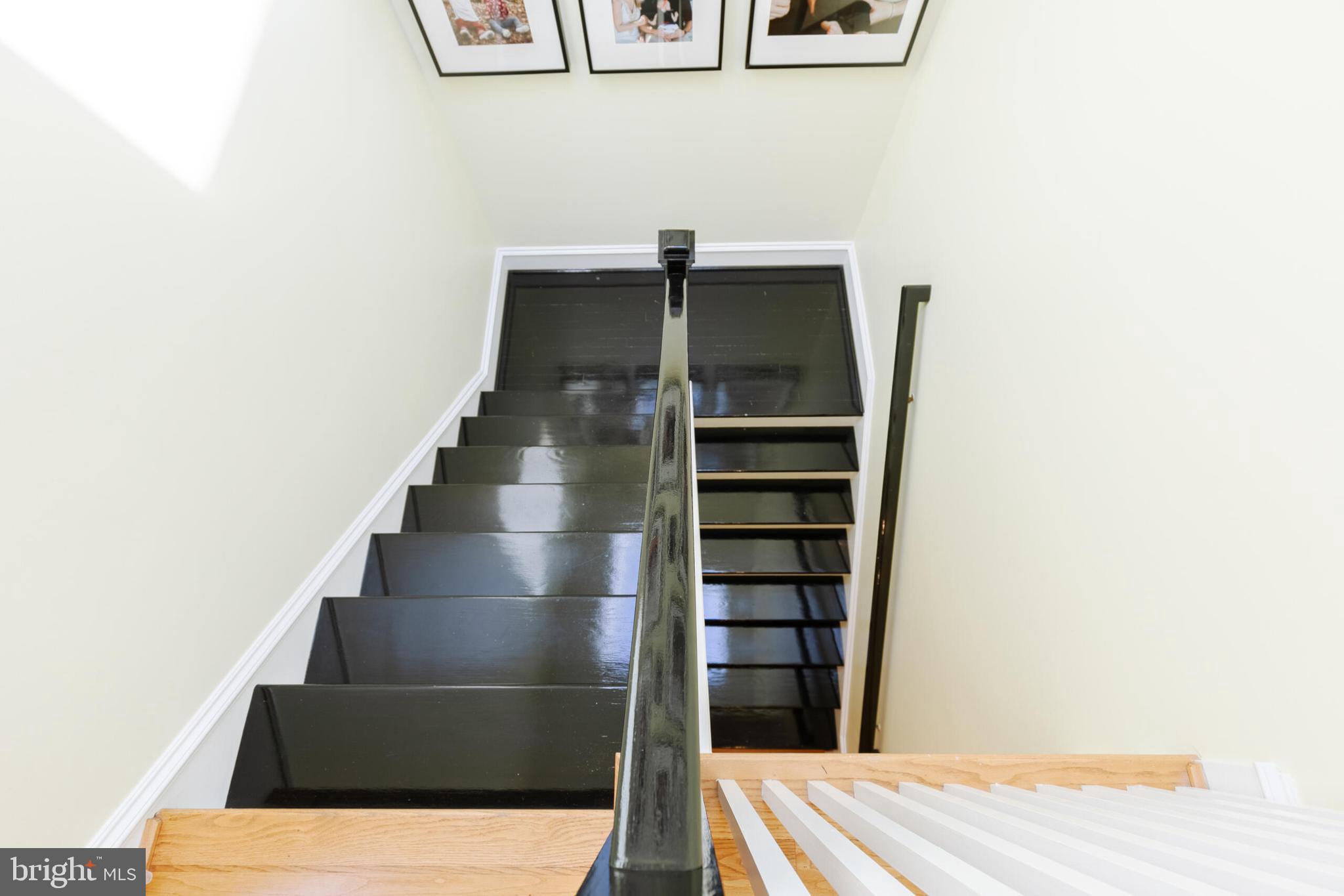 QUEENS ROW - Residential