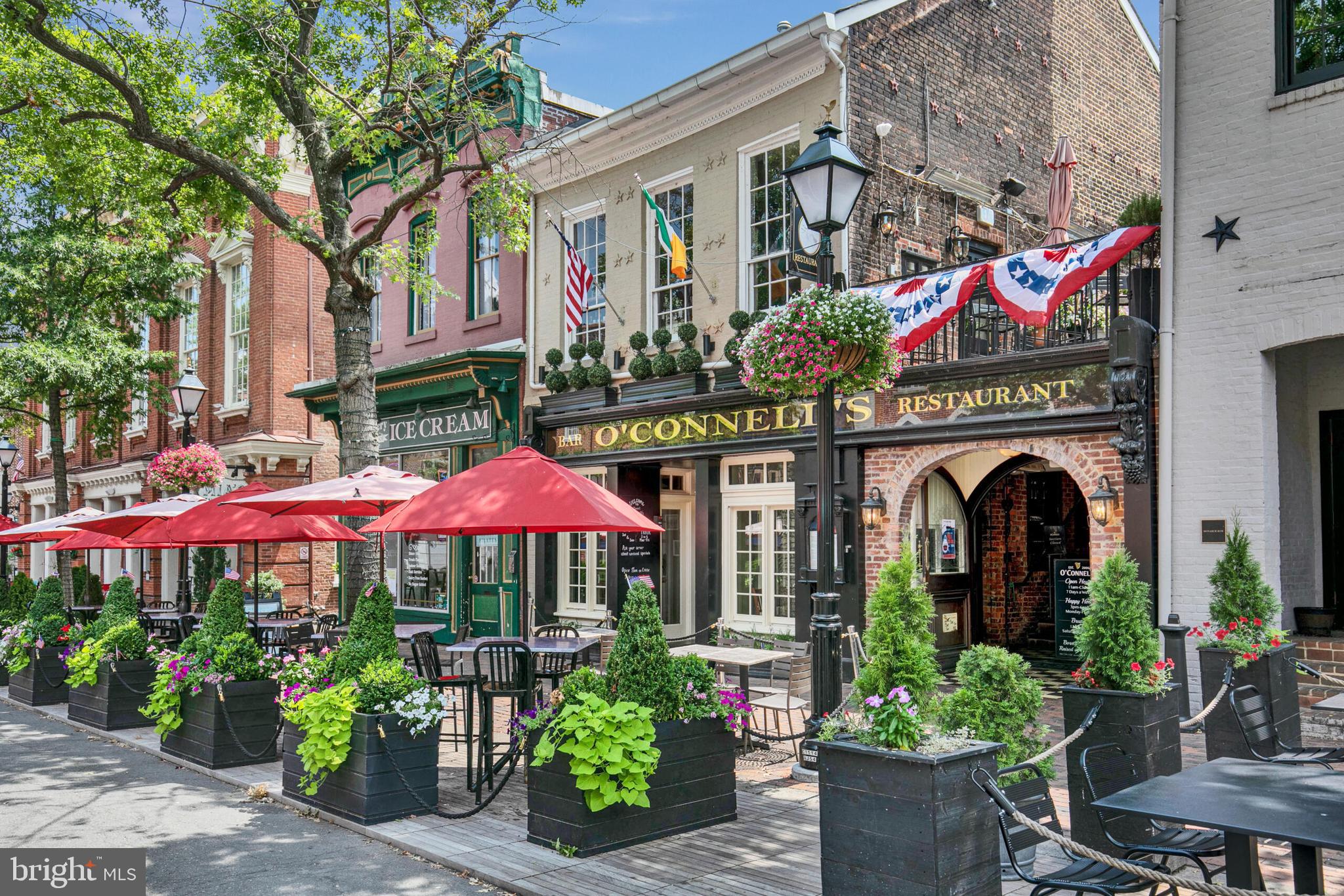 QUEENS ROW - Residential