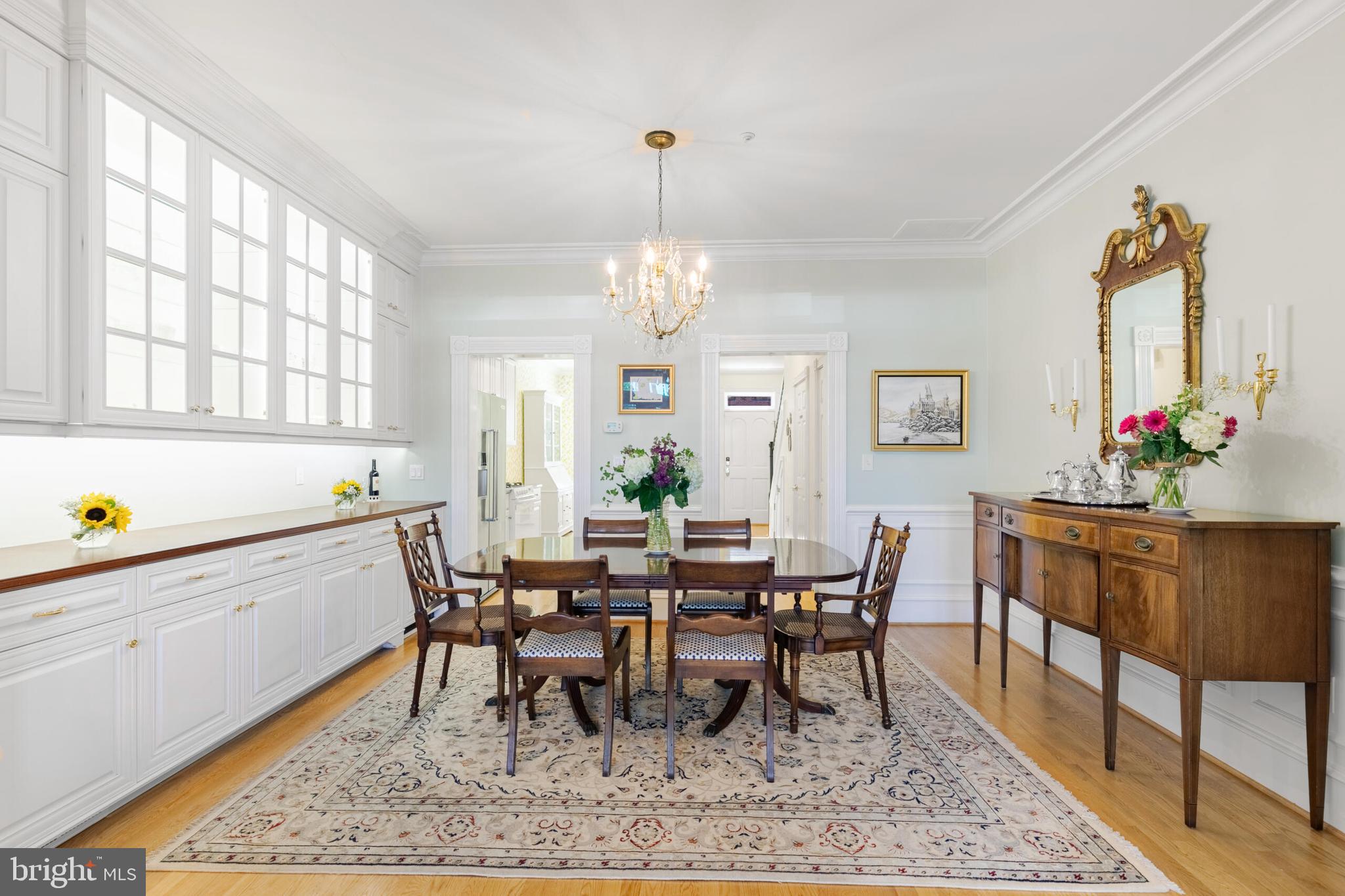 QUEENS ROW - Residential