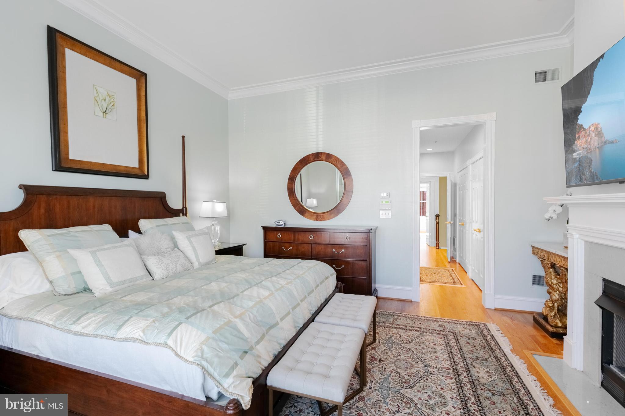 QUEENS ROW - Residential