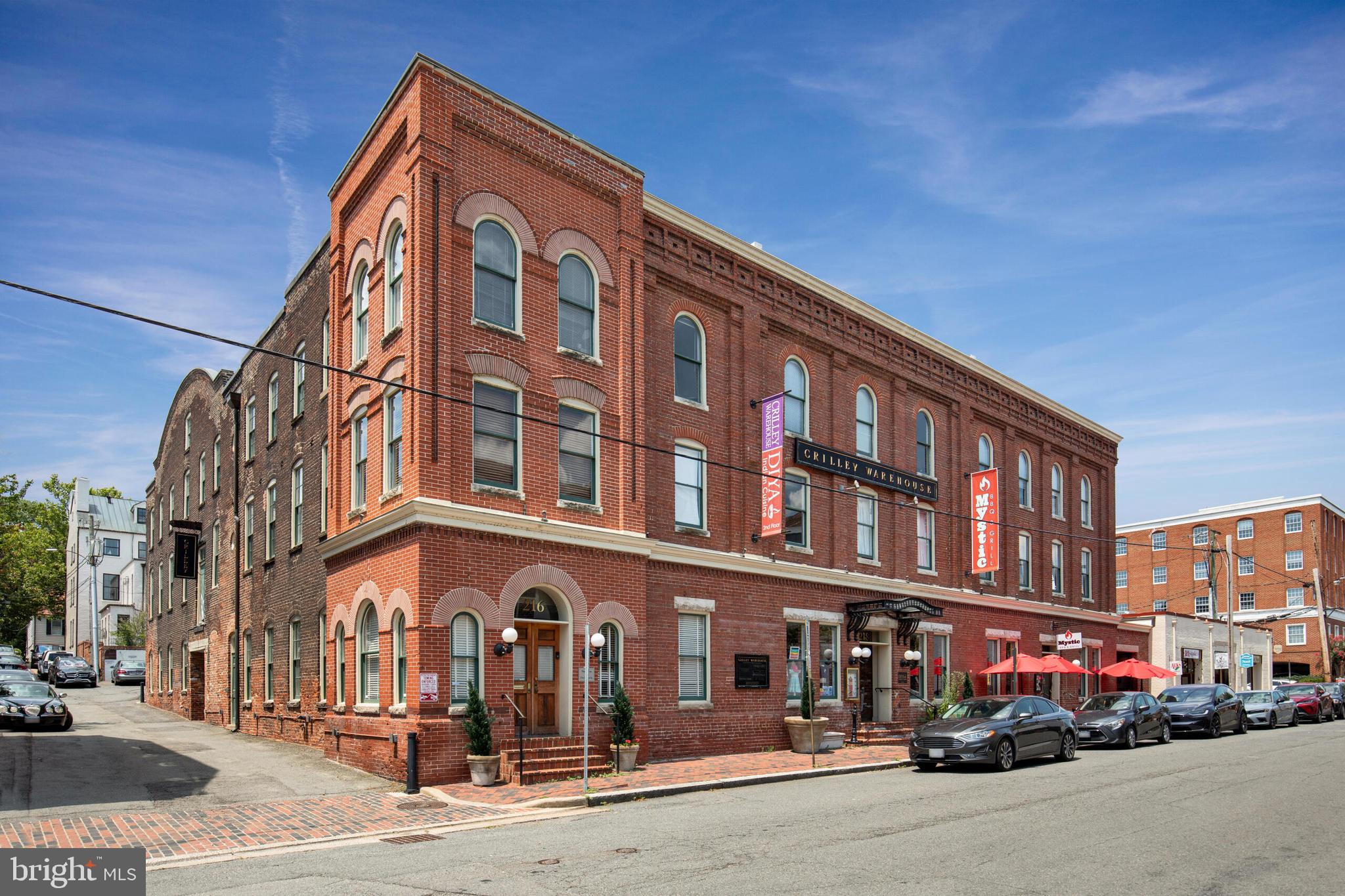 QUEENS ROW - Residential