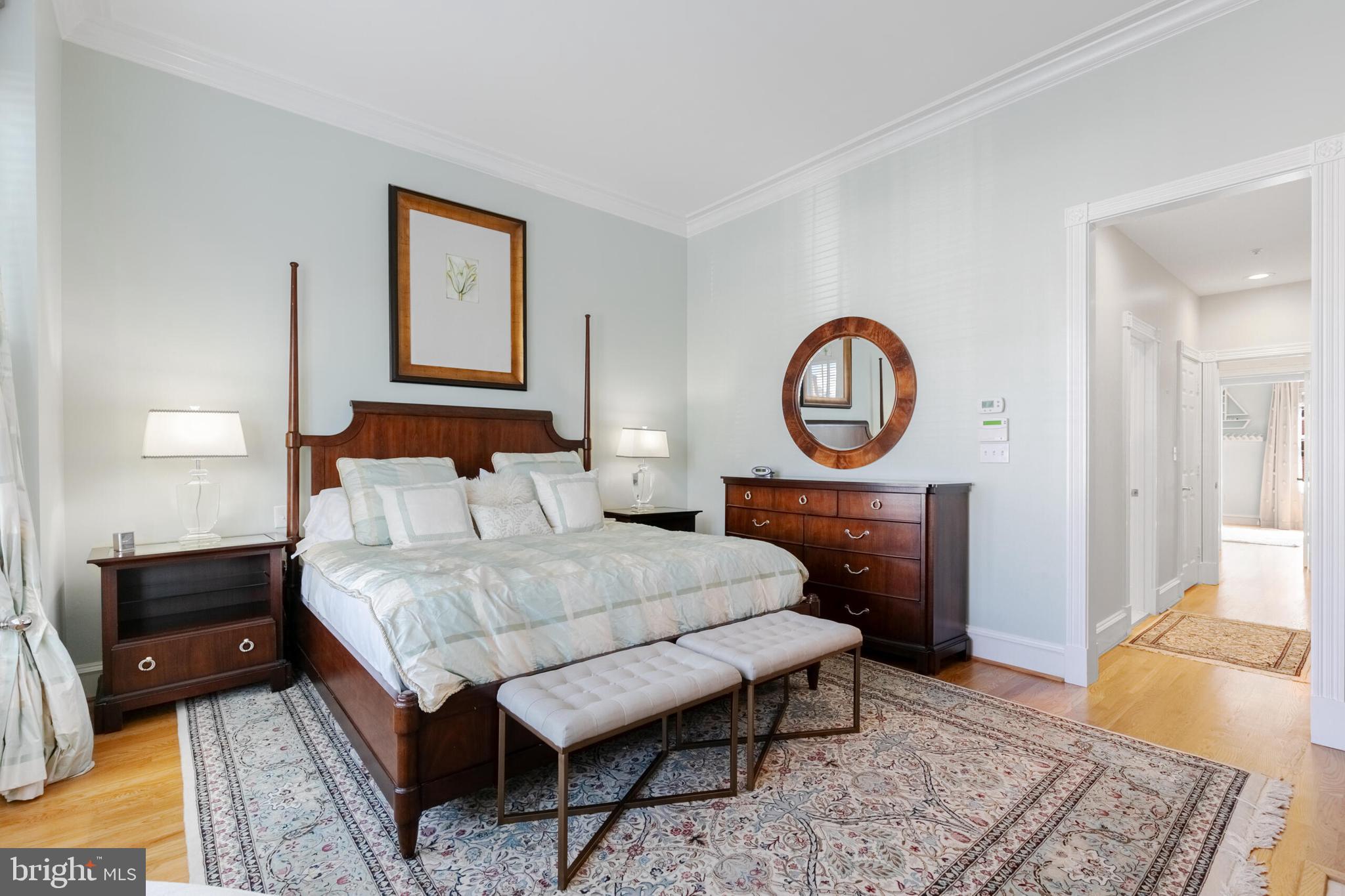 QUEENS ROW - Residential