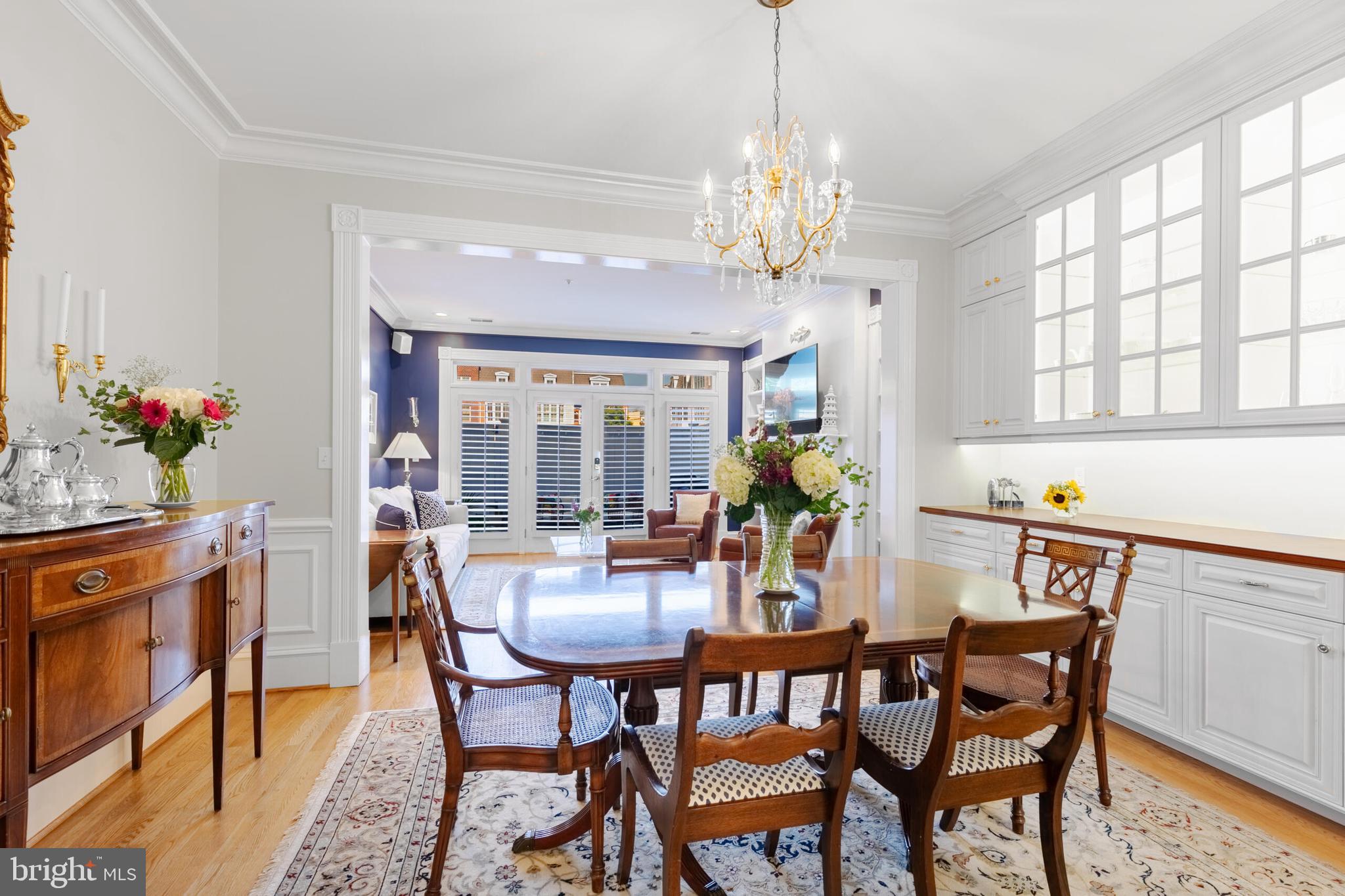 QUEENS ROW - Residential