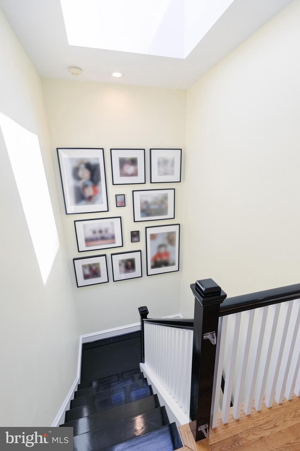 QUEENS ROW - Residential