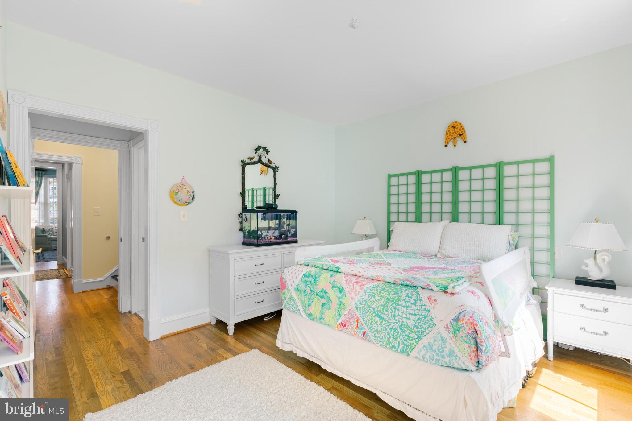 QUEENS ROW - Residential