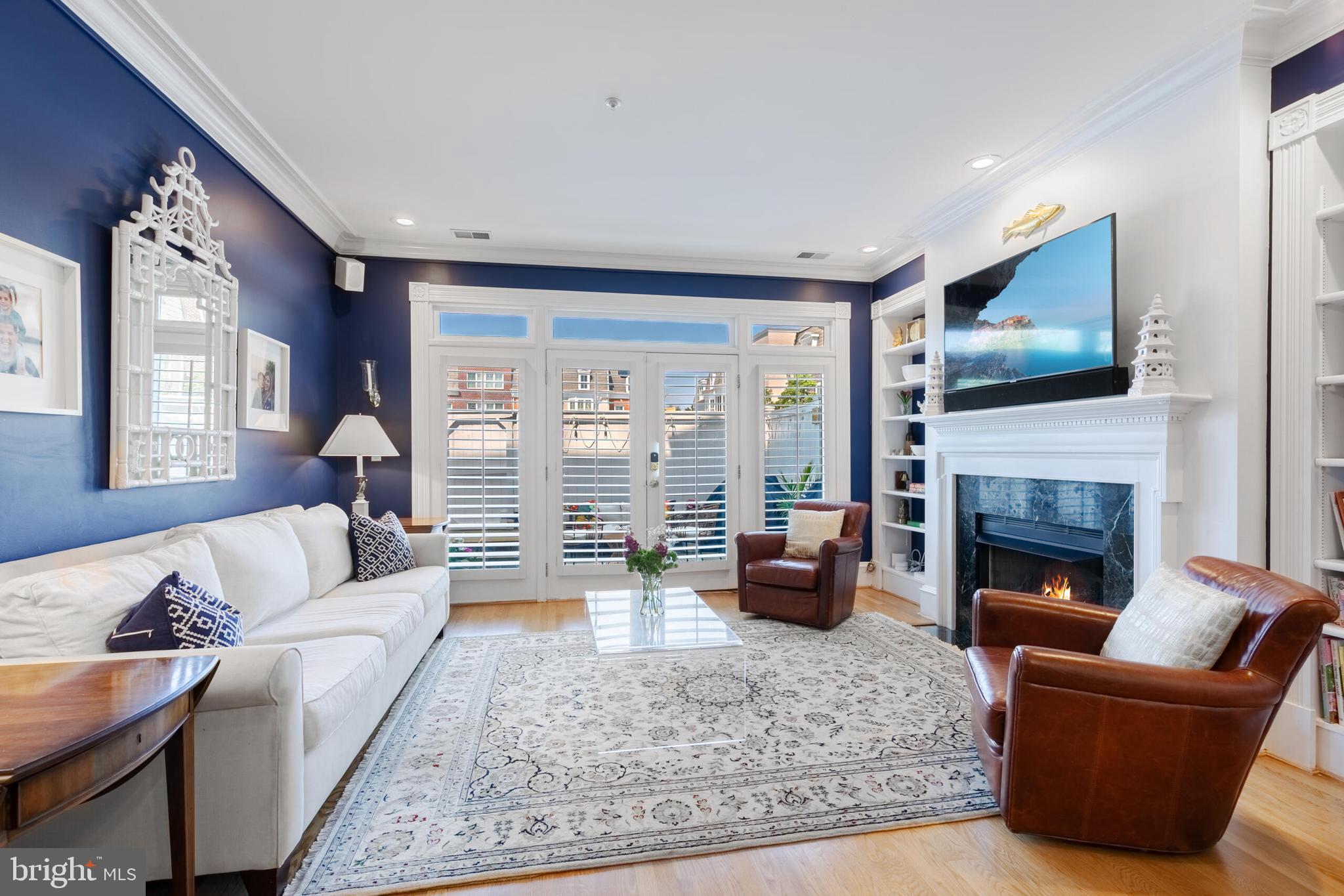 QUEENS ROW - Residential