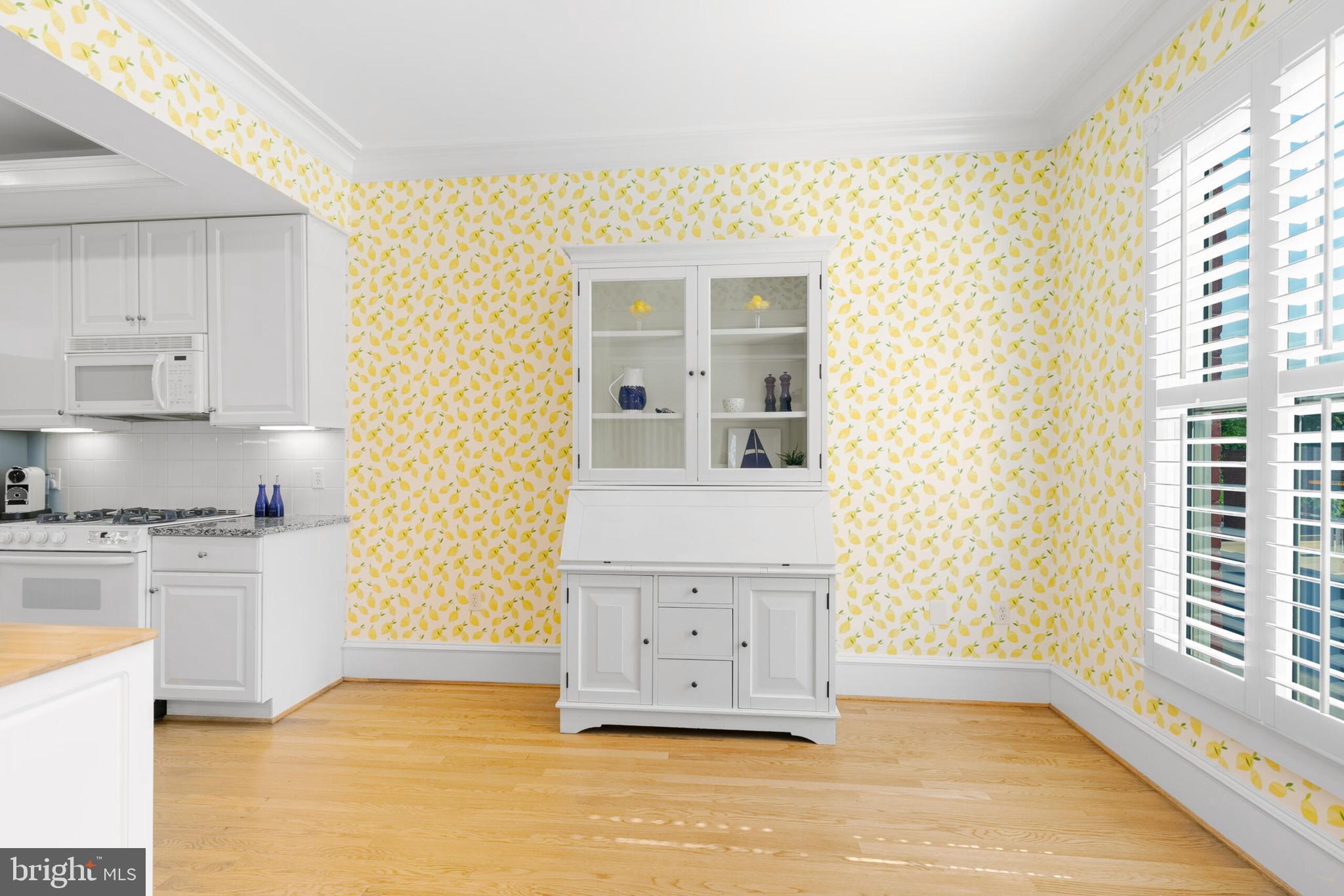 QUEENS ROW - Residential