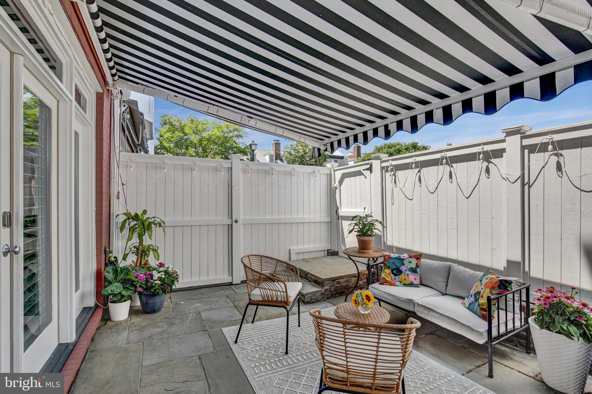 QUEENS ROW - Residential