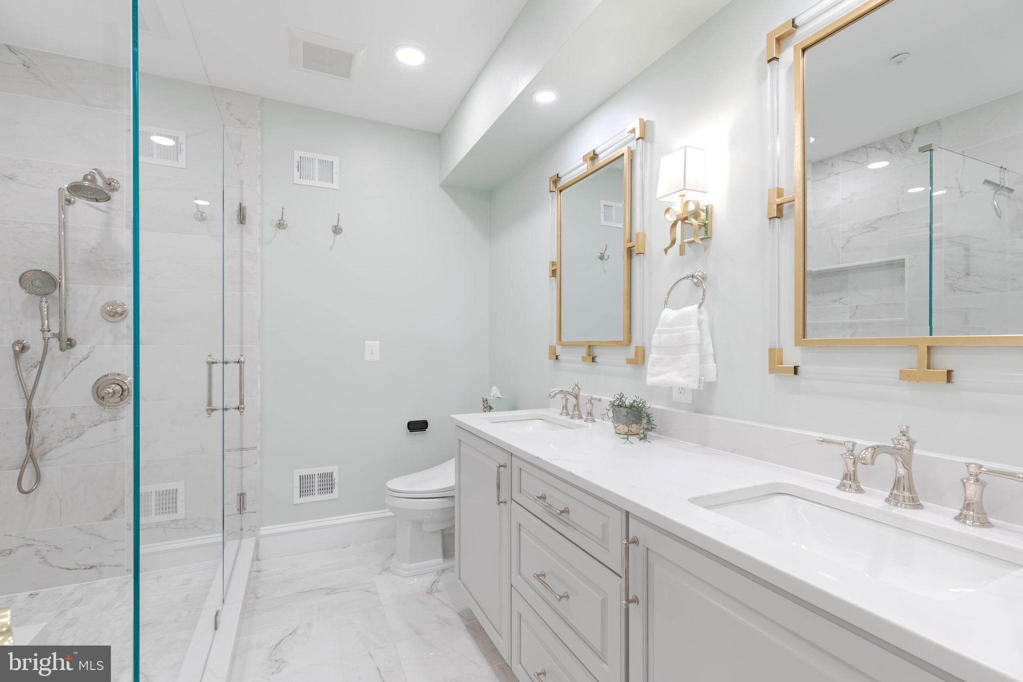 QUEENS ROW - Residential