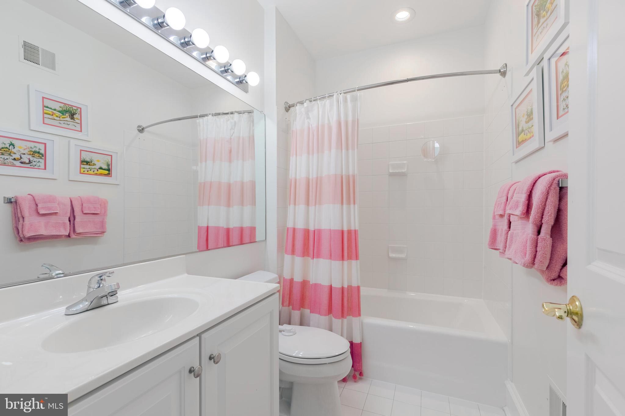 QUEENS ROW - Residential