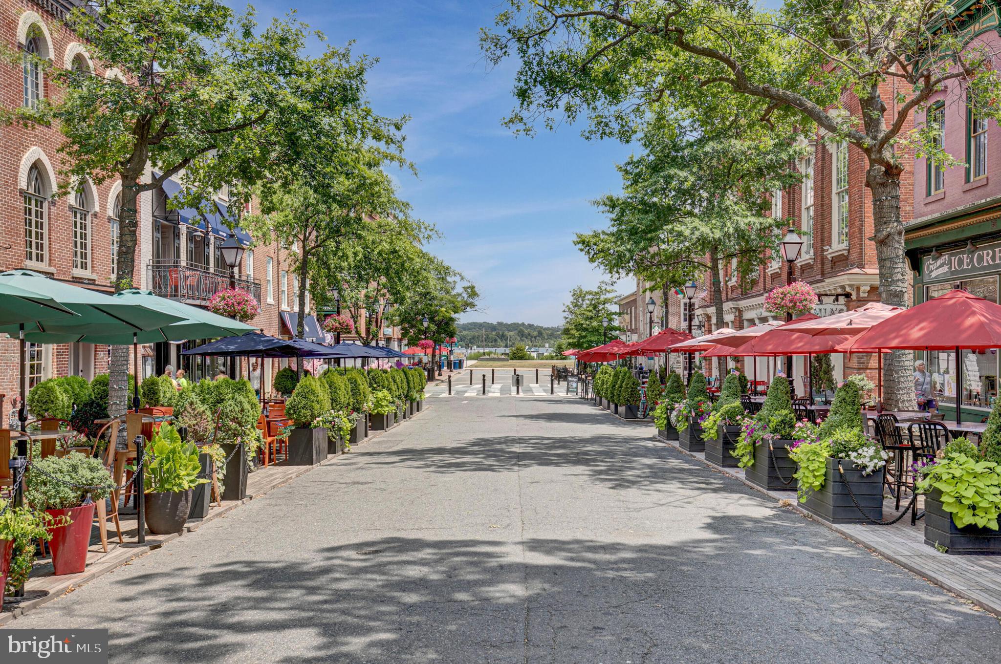 QUEENS ROW - Residential